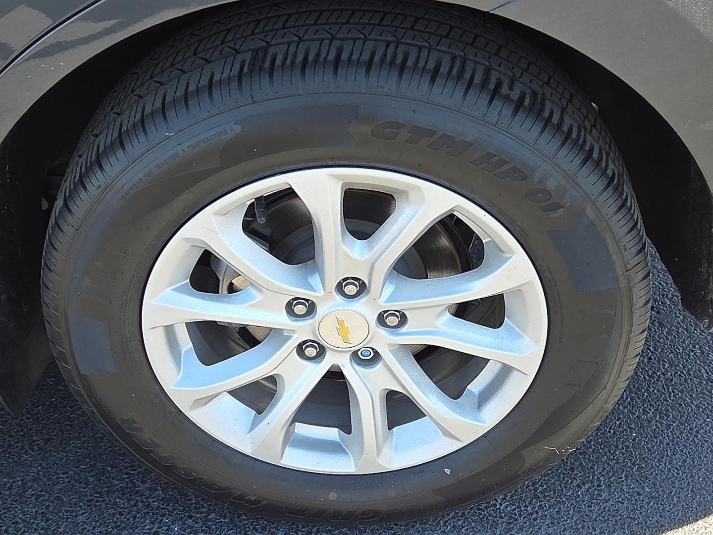 2019 GRAY Chevrolet Equinox LT (2GNAXKEV3K6) with an 1.5L I-4 gasoline direct injection, DOHC, VVT variable valve control, intercooled turbo, regular unleaded, engine with 170HP engine, located at 4110 Avenue Q, Lubbock, 79412, 33.556553, -101.855820 - 09/20/2025 KEY IN ENVELOPE GOD - Photo#4