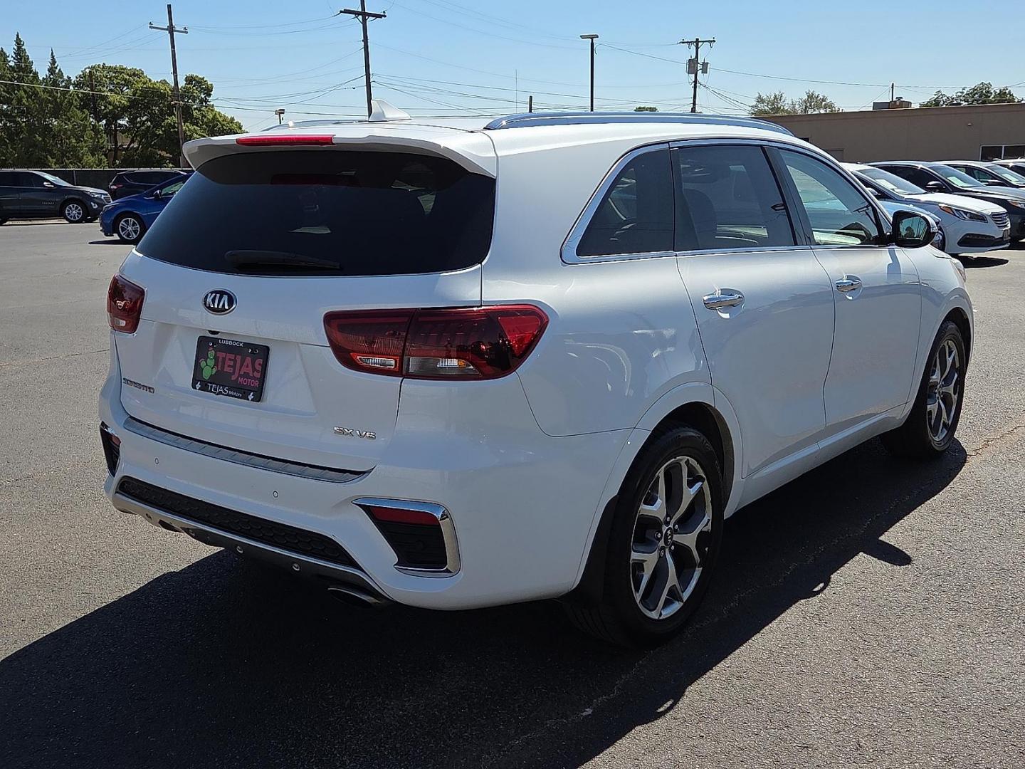 2019 Snow White Pearl - SWP /Black - WK Kia Sorento 3.3L SX (5XYPK4A53KG) with an Lambda II 3.3L V-6 gasoline direct injection, DOHC, D-CVVT variable valve control, regular unleaded, engine with 290HP engine, located at 4110 Avenue Q, Lubbock, 79412, 33.556553, -101.855820 - 10/02/2025 KEY IN ENVELOPE GOD - Photo#1