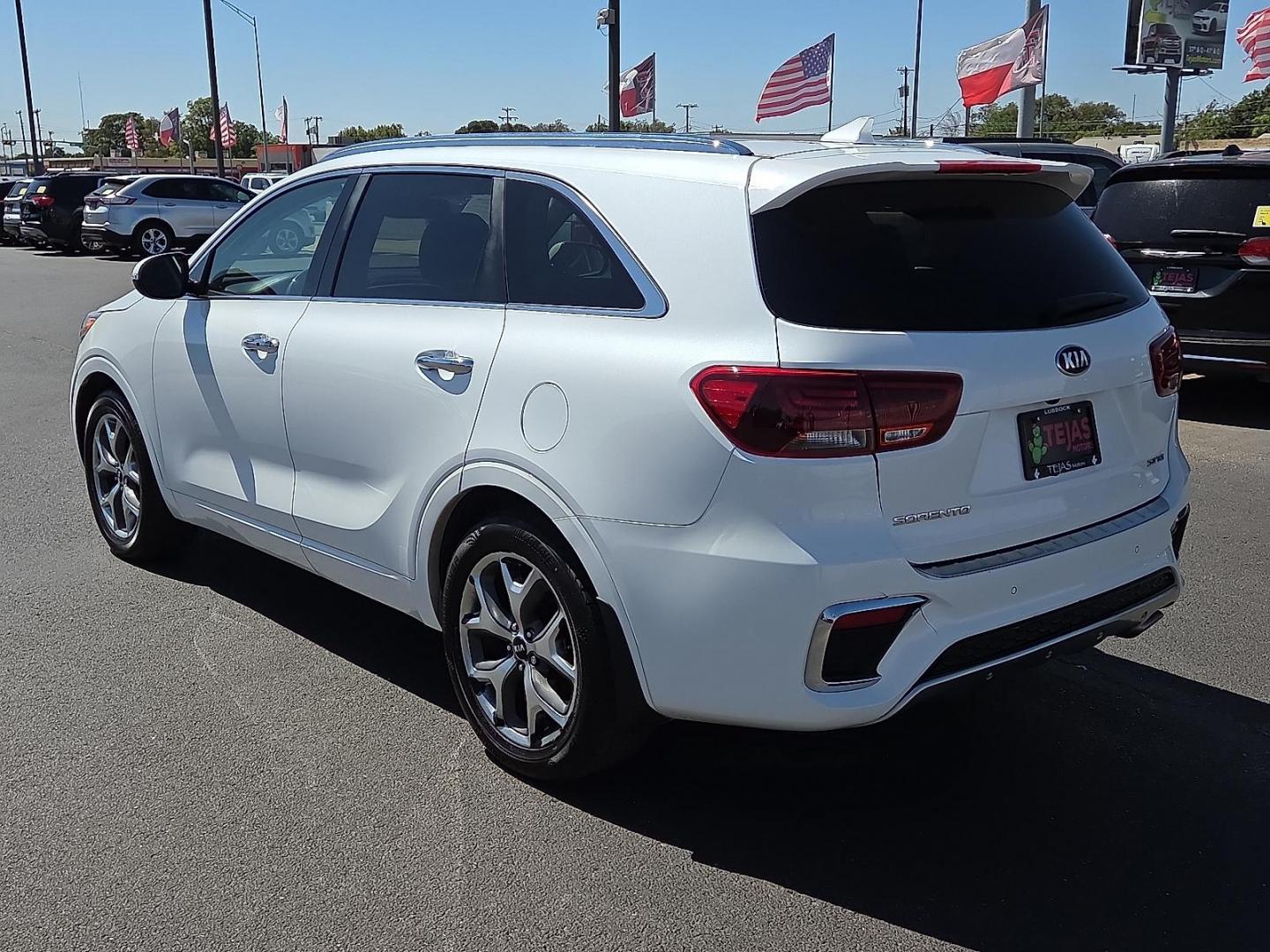 2019 Snow White Pearl - SWP /Black - WK Kia Sorento 3.3L SX (5XYPK4A53KG) with an Lambda II 3.3L V-6 gasoline direct injection, DOHC, D-CVVT variable valve control, regular unleaded, engine with 290HP engine, located at 4110 Avenue Q, Lubbock, 79412, 33.556553, -101.855820 - 10/02/2025 KEY IN ENVELOPE GOD - Photo#2