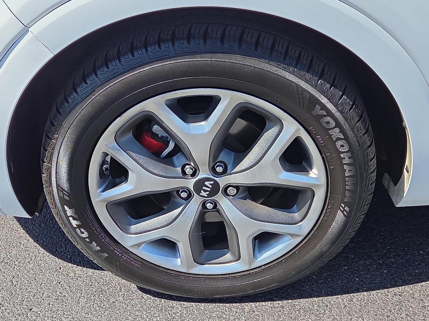2019 Snow White Pearl - SWP /Black - WK Kia Sorento 3.3L SX (5XYPK4A53KG) with an Lambda II 3.3L V-6 gasoline direct injection, DOHC, D-CVVT variable valve control, regular unleaded, engine with 290HP engine, located at 4110 Avenue Q, Lubbock, 79412, 33.556553, -101.855820 - 10/02/2025 KEY IN ENVELOPE GOD - Photo#5