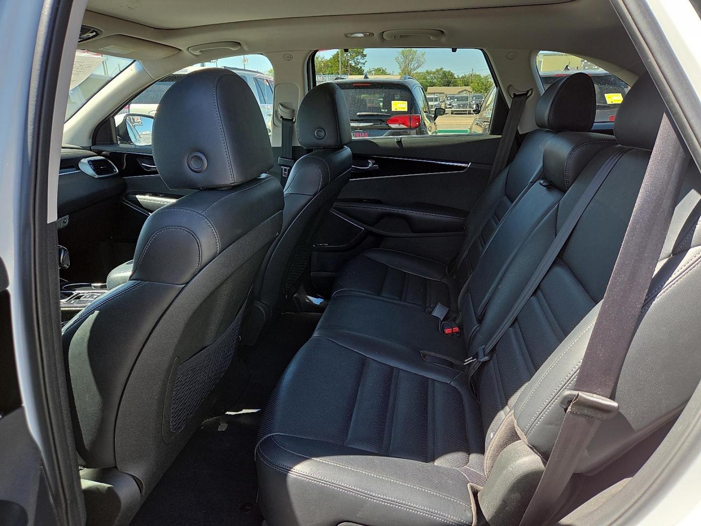 2019 Snow White Pearl - SWP /Black - WK Kia Sorento 3.3L SX (5XYPK4A53KG) with an Lambda II 3.3L V-6 gasoline direct injection, DOHC, D-CVVT variable valve control, regular unleaded, engine with 290HP engine, located at 4110 Avenue Q, Lubbock, 79412, 33.556553, -101.855820 - 10/02/2025 KEY IN ENVELOPE GOD - Photo#6