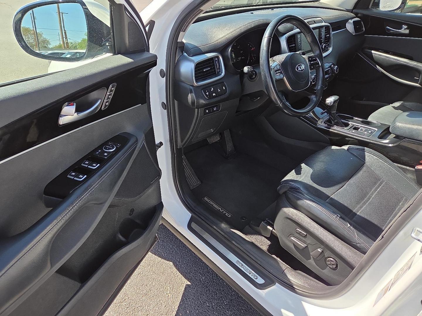 2019 Snow White Pearl - SWP /Black - WK Kia Sorento 3.3L SX (5XYPK4A53KG) with an Lambda II 3.3L V-6 gasoline direct injection, DOHC, D-CVVT variable valve control, regular unleaded, engine with 290HP engine, located at 4110 Avenue Q, Lubbock, 79412, 33.556553, -101.855820 - 10/02/2025 KEY IN ENVELOPE GOD - Photo#8