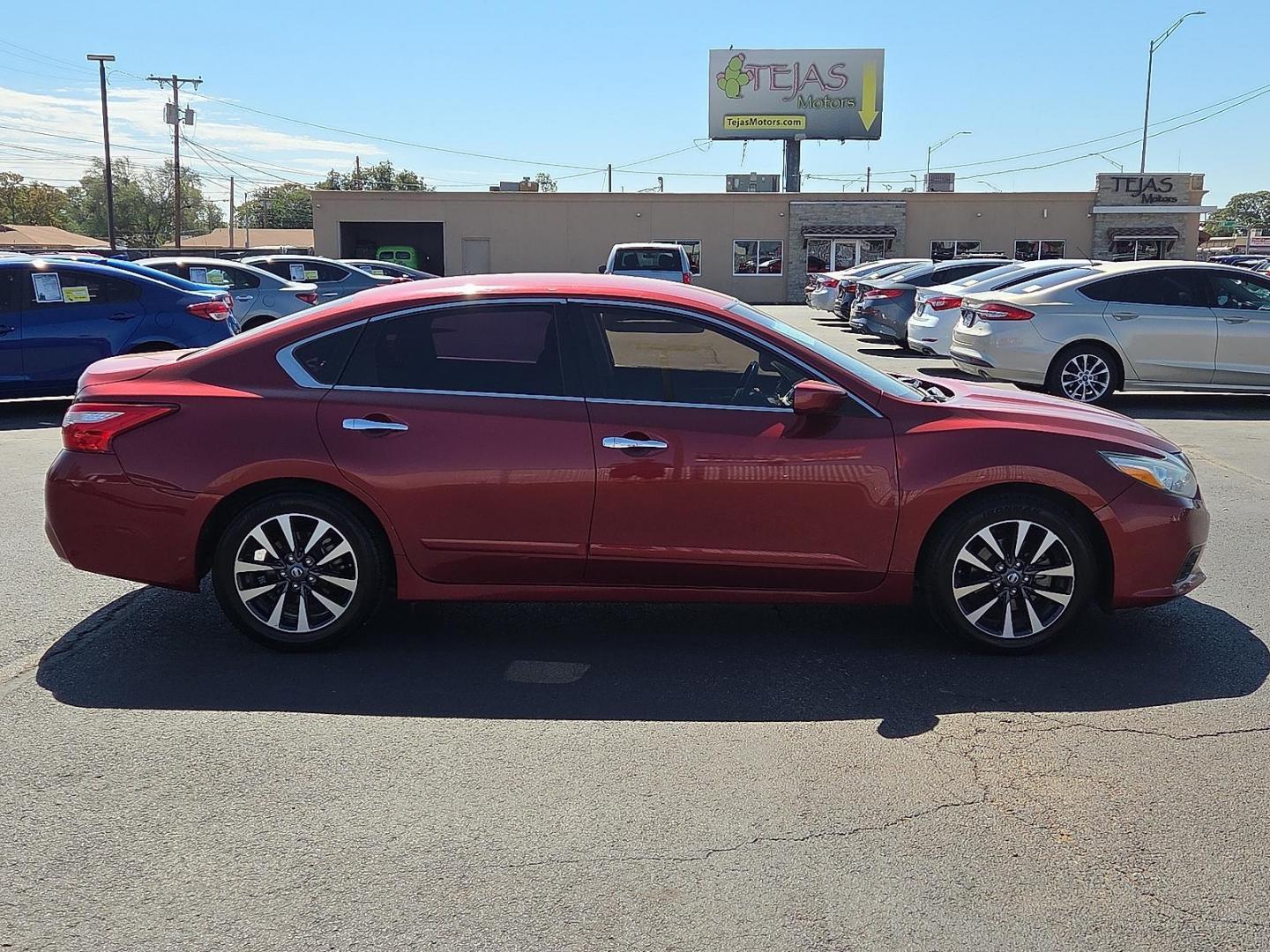2016 Java Metallic - CAJ /Charcoal - G Nissan Altima 2.5 SV (1N4AL3AP8GC) with an 2.5L I-4 DOHC, variable valve control, regular unleaded, engine with 182HP engine, located at 4110 Avenue Q, Lubbock, 79412, 33.556553, -101.855820 - Photo#1