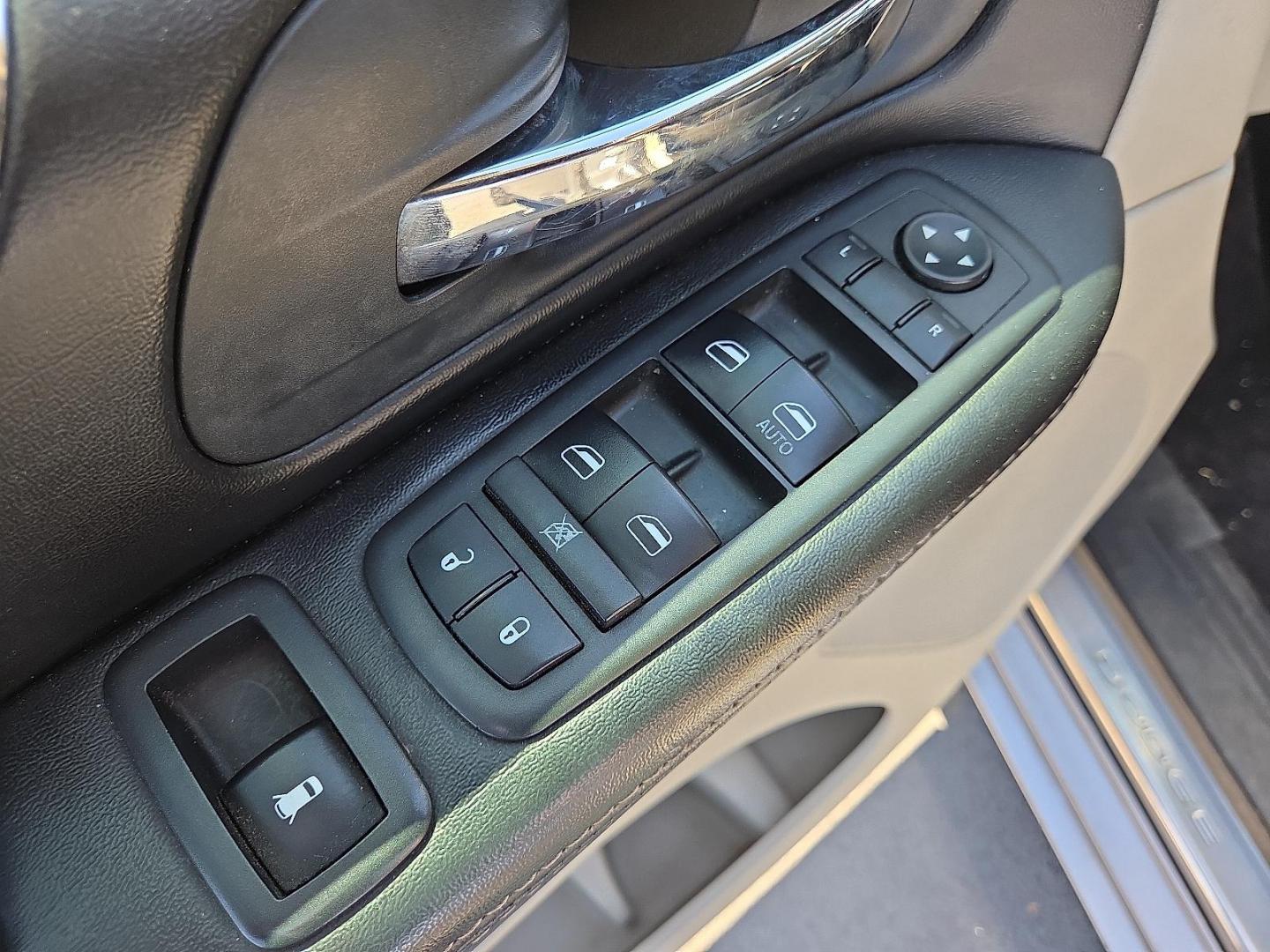 2019 Billet Clearcoat - PSC /Black - X9 Dodge Grand Caravan SE (2C4RDGBG5KR) with an Pentastar 3.6L V-6 DOHC, VVT variable valve control, regular unleaded, engine with 283HP engine, located at 4110 Avenue Q, Lubbock, 79412, 33.556553, -101.855820 - Photo#9