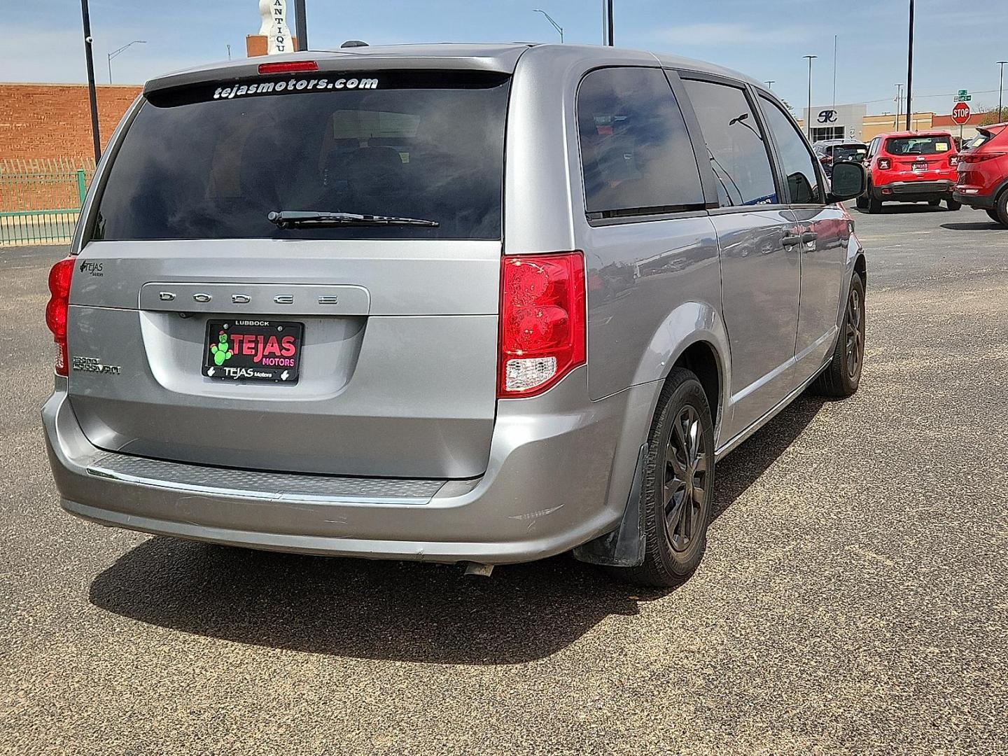 2019 GRAY /Black/Light Graystone - X1 Dodge Grand Caravan SE (2C4RDGBG5KR) with an Pentastar 3.6L V-6 DOHC, VVT variable valve control, regular unleaded, engine with 283HP engine, located at 4110 Avenue Q, Lubbock, 79412, 33.556553, -101.855820 - Photo#3