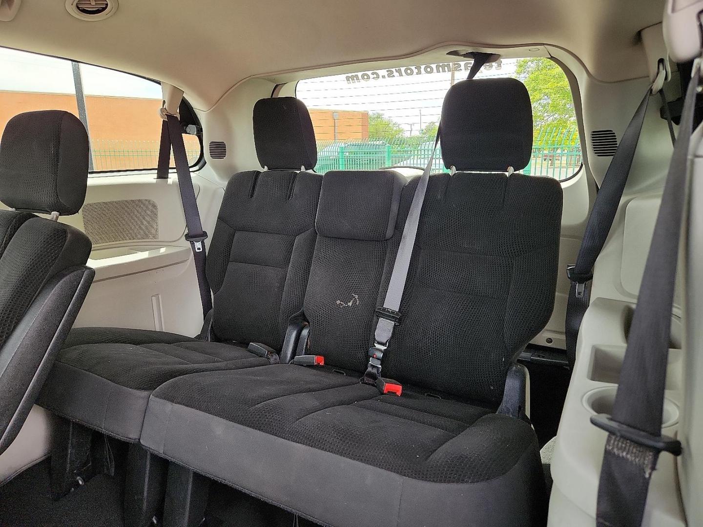 2019 GRAY /Black/Light Graystone - X1 Dodge Grand Caravan SE (2C4RDGBG5KR) with an Pentastar 3.6L V-6 DOHC, VVT variable valve control, regular unleaded, engine with 283HP engine, located at 4110 Avenue Q, Lubbock, 79412, 33.556553, -101.855820 - Photo#6