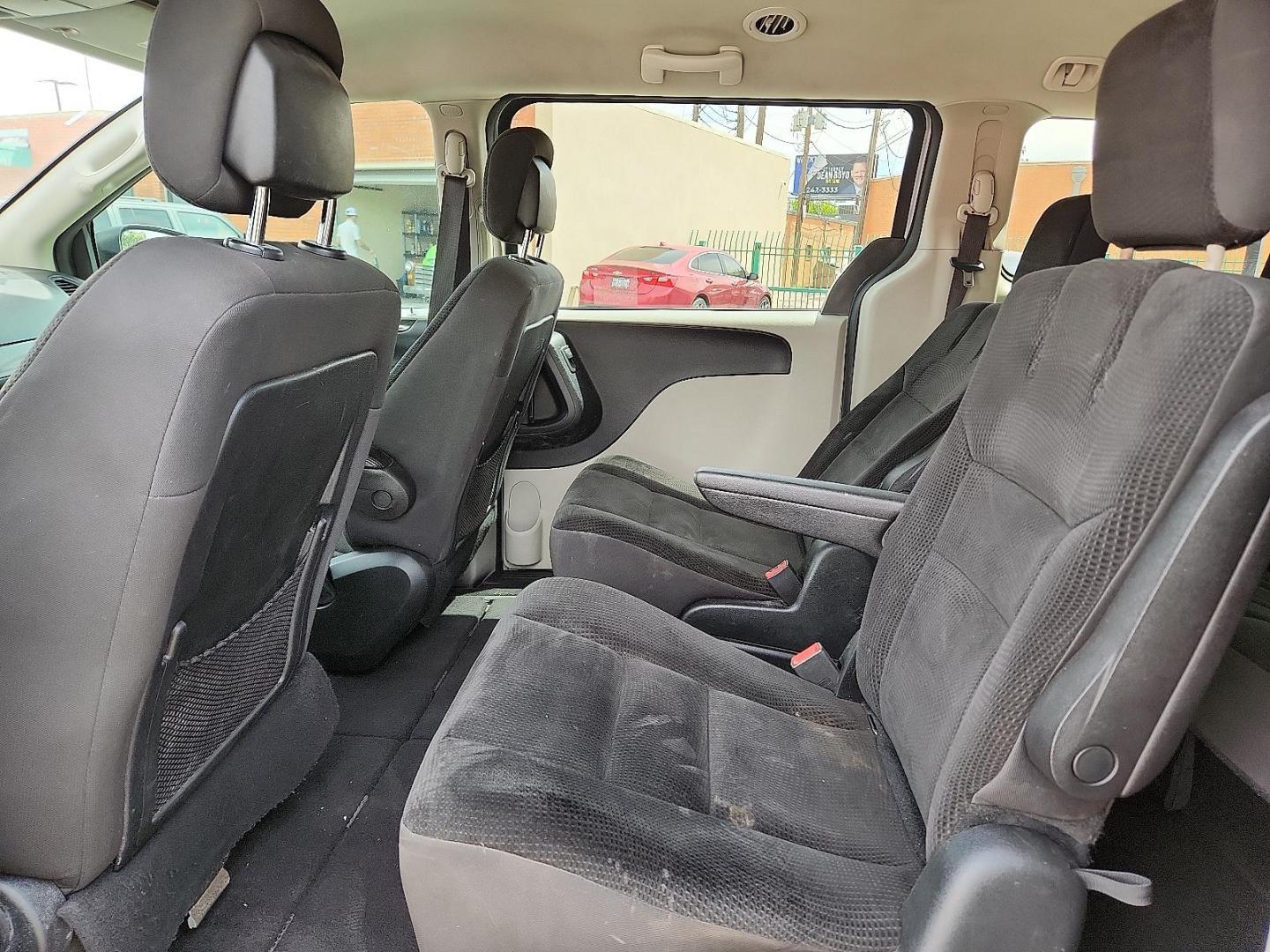 2019 GRAY /Black/Light Graystone - X1 Dodge Grand Caravan SE (2C4RDGBG5KR) with an Pentastar 3.6L V-6 DOHC, VVT variable valve control, regular unleaded, engine with 283HP engine, located at 4110 Avenue Q, Lubbock, 79412, 33.556553, -101.855820 - Photo#7