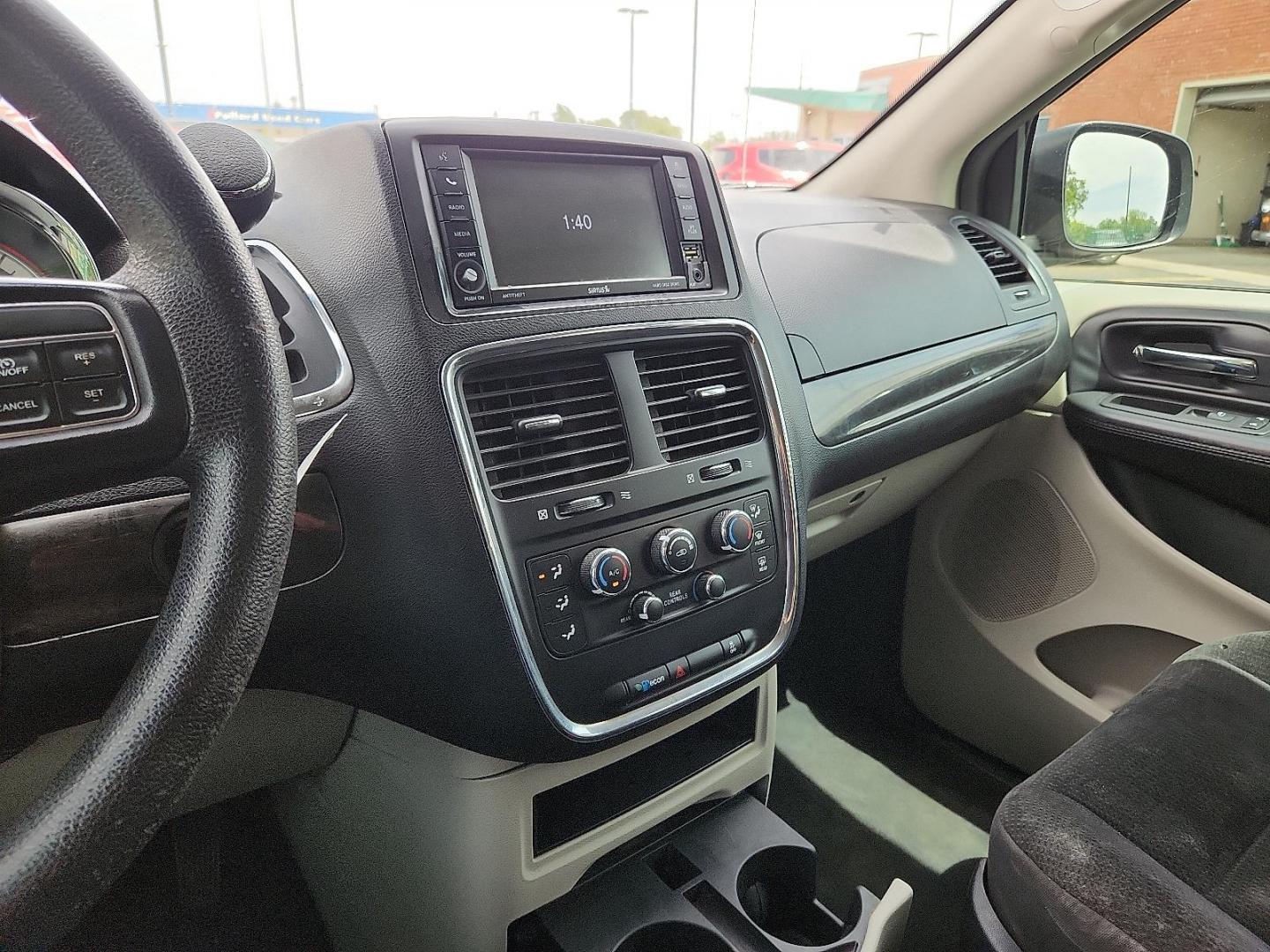 2019 GRAY /Black/Light Graystone - X1 Dodge Grand Caravan SE (2C4RDGBG5KR) with an Pentastar 3.6L V-6 DOHC, VVT variable valve control, regular unleaded, engine with 283HP engine, located at 4110 Avenue Q, Lubbock, 79412, 33.556553, -101.855820 - Photo#11