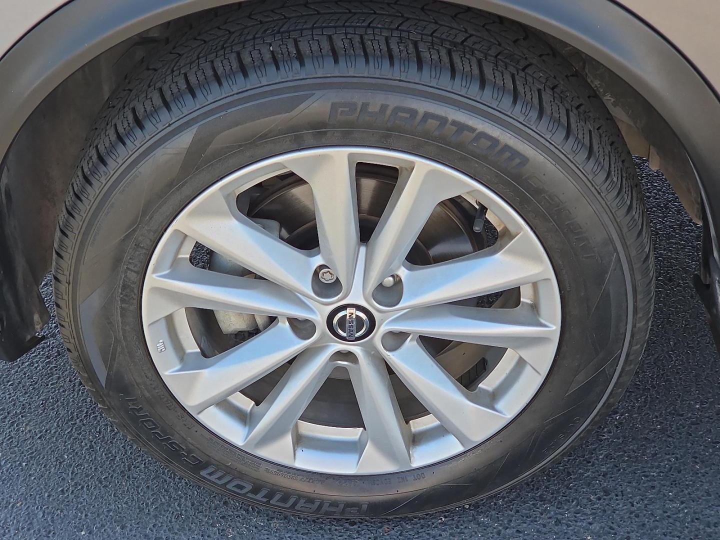 2019 Gun Metallic - KAD /Charcoal - G Nissan Rogue Sport SV (JN1BJ1CP1KW) with an 2L I-4 gasoline direct injection, DOHC, variable valve control, regular unleaded, engine with 141HP engine, located at 4110 Avenue Q, Lubbock, 79412, 33.556553, -101.855820 - 09/27/2025 KEY IN ENVELOPE GOD - Photo#5