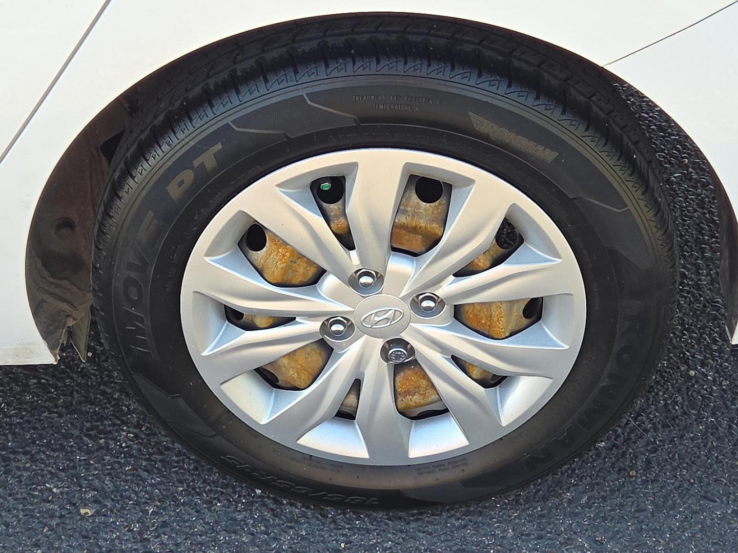2021 Frost White Pearl - SWP /Black - TRY Hyundai Accent SE (3KPC24A66ME) with an Smartstream 1.6L I-4 port/direct injection, DOHC, CVVT variable valve control, regular unleaded, engine with 120HP engine, located at 4110 Avenue Q, Lubbock, 79412, 33.556553, -101.855820 - Photo#5