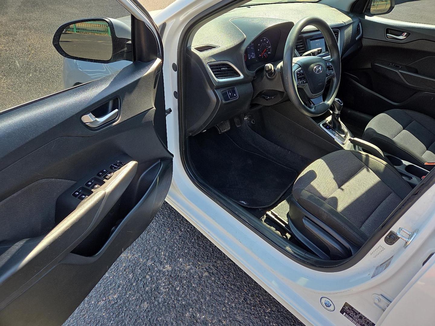 2021 Frost White Pearl - SWP /Black - TRY Hyundai Accent SE (3KPC24A66ME) with an Smartstream 1.6L I-4 port/direct injection, DOHC, CVVT variable valve control, regular unleaded, engine with 120HP engine, located at 4110 Avenue Q, Lubbock, 79412, 33.556553, -101.855820 - Photo#8