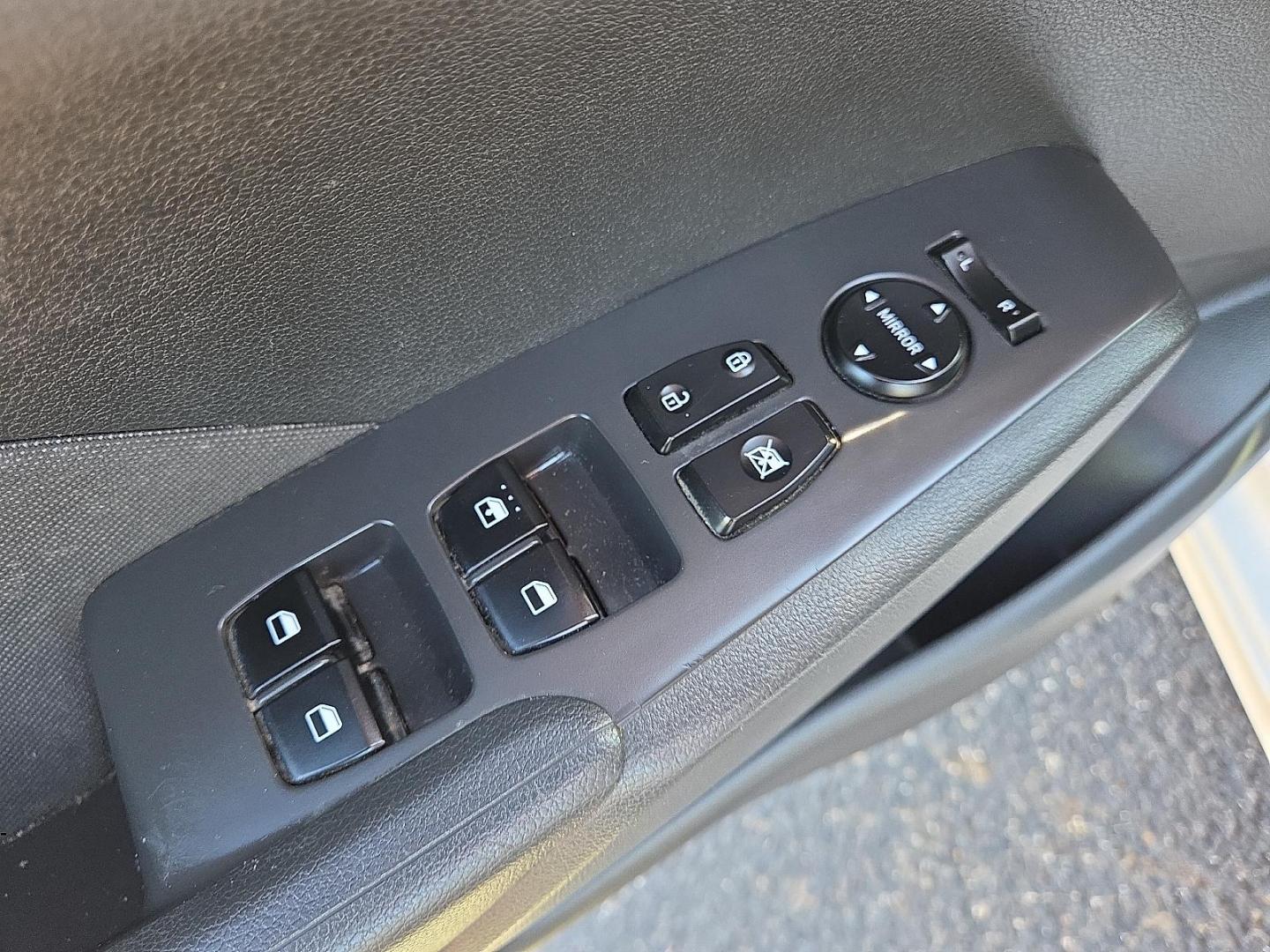 2021 Frost White Pearl - SWP /Black - TRY Hyundai Accent SE (3KPC24A66ME) with an Smartstream 1.6L I-4 port/direct injection, DOHC, CVVT variable valve control, regular unleaded, engine with 120HP engine, located at 4110 Avenue Q, Lubbock, 79412, 33.556553, -101.855820 - Photo#9