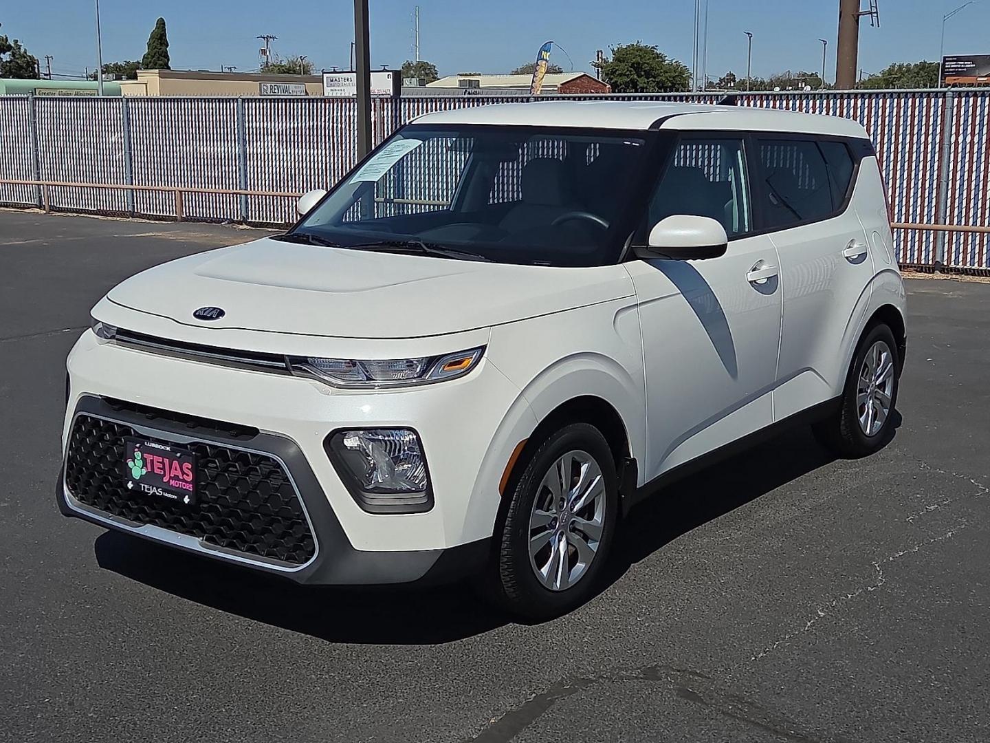 2021 Snow White Pearl - SWP /Black/Gray - GDM Kia Soul LX (KNDJ23AU4M7) with an 2L I-4 DOHC, D-CVVT variable valve control, regular unleaded, engine with 147HP engine, located at 4110 Avenue Q, Lubbock, 79412, 33.556553, -101.855820 - Photo#4