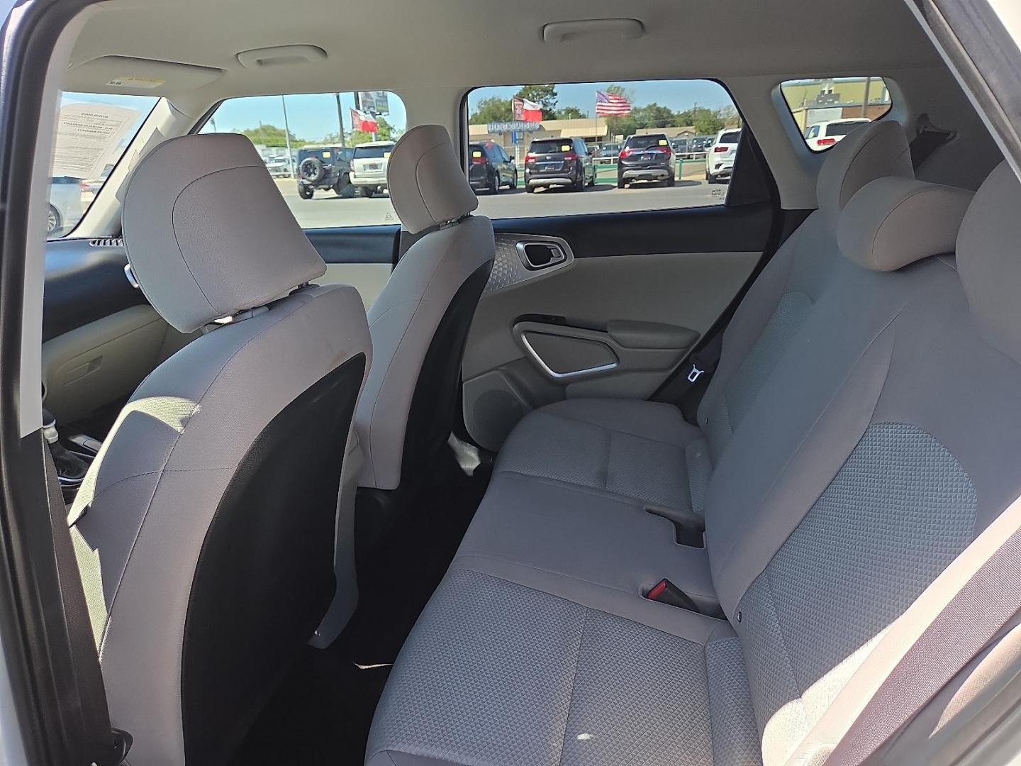 2021 Snow White Pearl - SWP /Black/Gray - GDM Kia Soul LX (KNDJ23AU4M7) with an 2L I-4 DOHC, D-CVVT variable valve control, regular unleaded, engine with 147HP engine, located at 4110 Avenue Q, Lubbock, 79412, 33.556553, -101.855820 - Photo#7