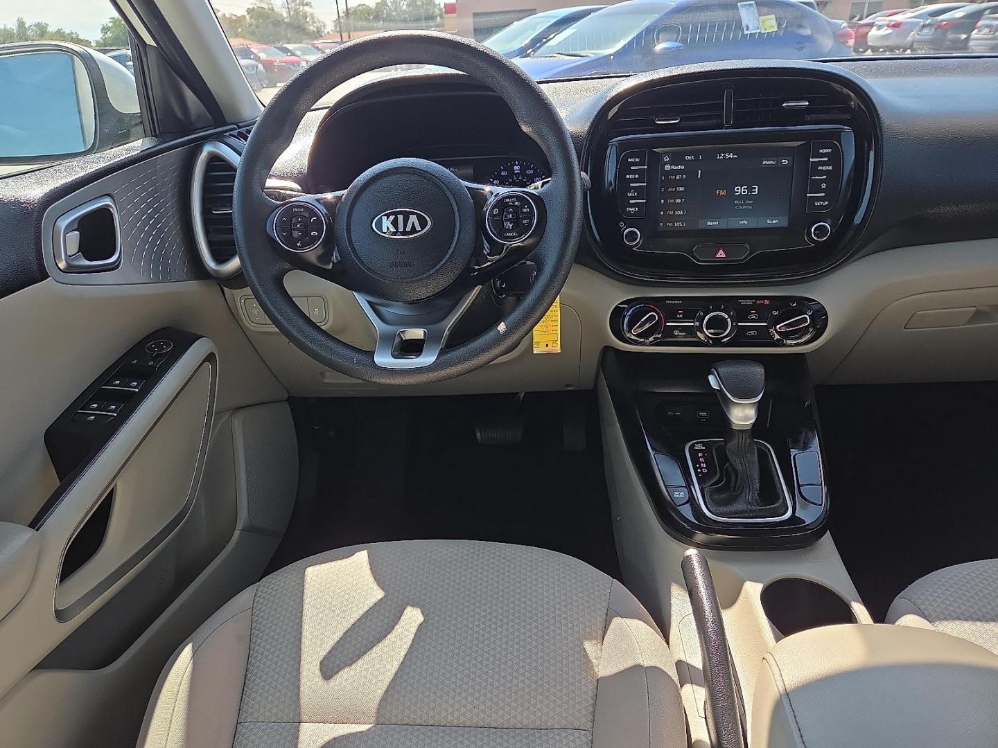 2021 Snow White Pearl - SWP /Black/Gray - GDM Kia Soul LX (KNDJ23AU4M7) with an 2L I-4 DOHC, D-CVVT variable valve control, regular unleaded, engine with 147HP engine, located at 4110 Avenue Q, Lubbock, 79412, 33.556553, -101.855820 - Photo#8