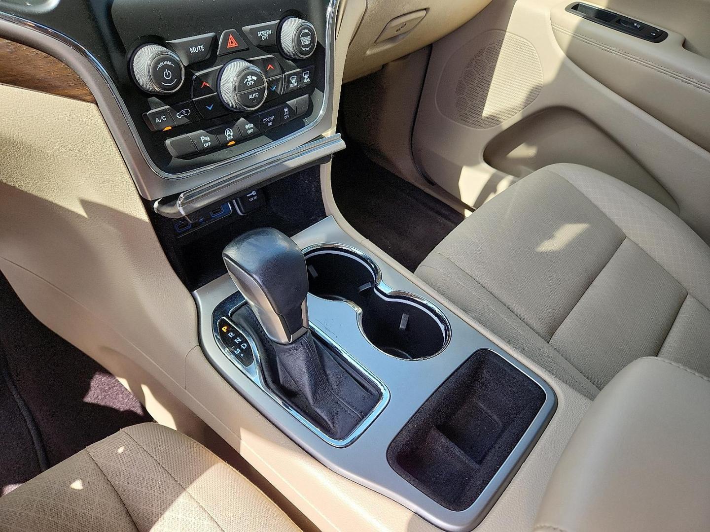 2018 BLACK Jeep Grand Cherokee Laredo 4x4 (1C4RJFAG2JC) with an Pentastar 3.6L V-6 DOHC, variable valve control, regular unleaded, engine with 293HP engine, located at 4110 Avenue Q, Lubbock, 79412, 33.556553, -101.855820 - 10/07/2025 KEY IN ENVELOPE GOD - Photo#11