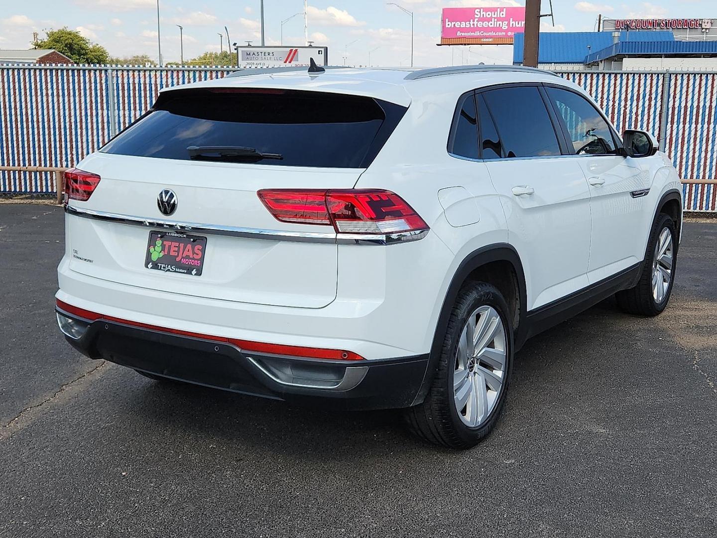2020 WHITE Volkswagen Atlas Cross Sport 2.0T SE w/Technology R-Line (1V25C2CA9LC) with an 2L I-4 gasoline direct injection, DOHC, variable valve control, intercooled turbo, premium unleaded, engine with 235HP engine, located at 4110 Avenue Q, Lubbock, 79412, 33.556553, -101.855820 - Photo#1