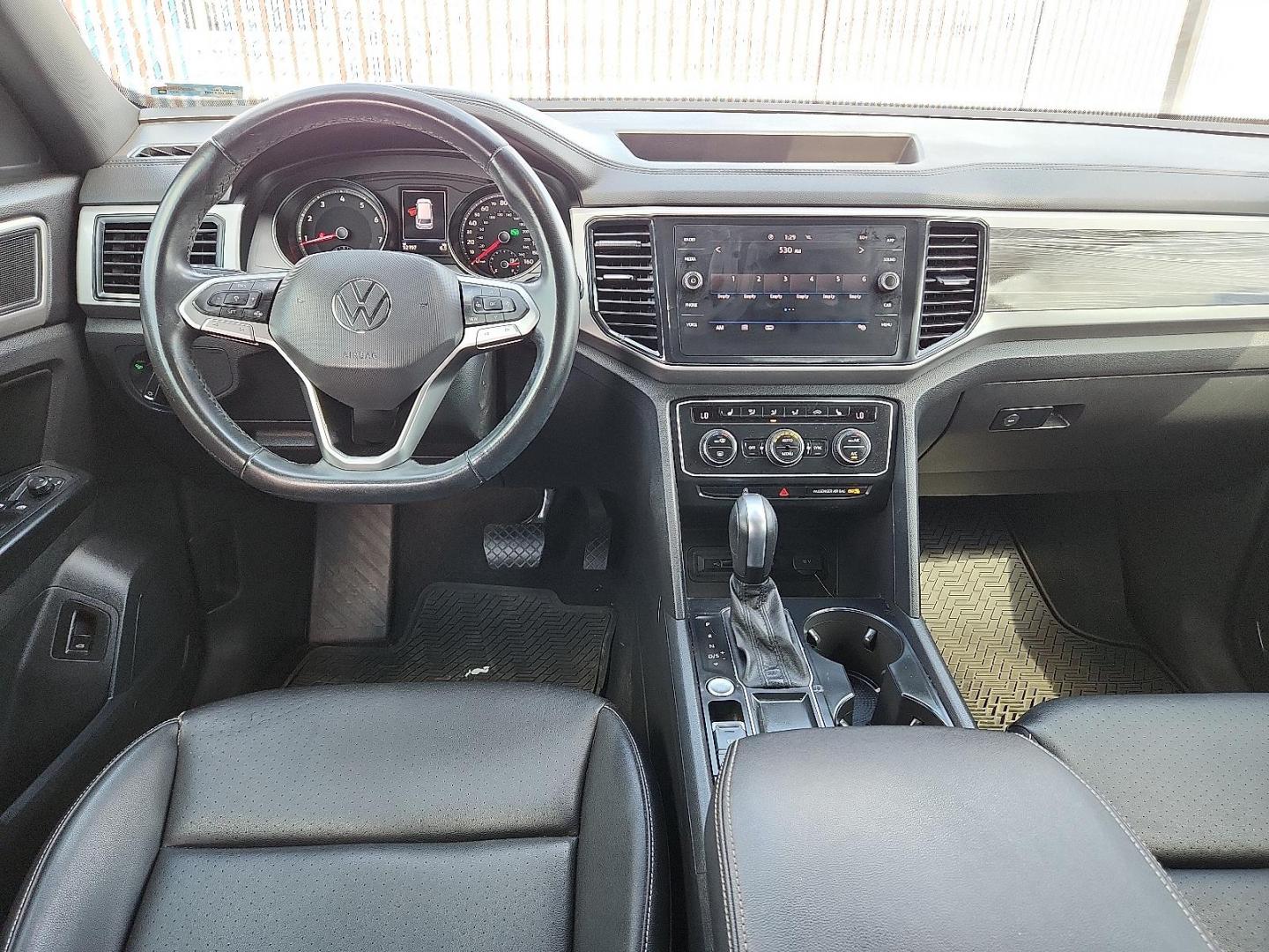 2020 WHITE Volkswagen Atlas Cross Sport 2.0T SE w/Technology R-Line (1V25C2CA9LC) with an 2L I-4 gasoline direct injection, DOHC, variable valve control, intercooled turbo, premium unleaded, engine with 235HP engine, located at 4110 Avenue Q, Lubbock, 79412, 33.556553, -101.855820 - Photo#5