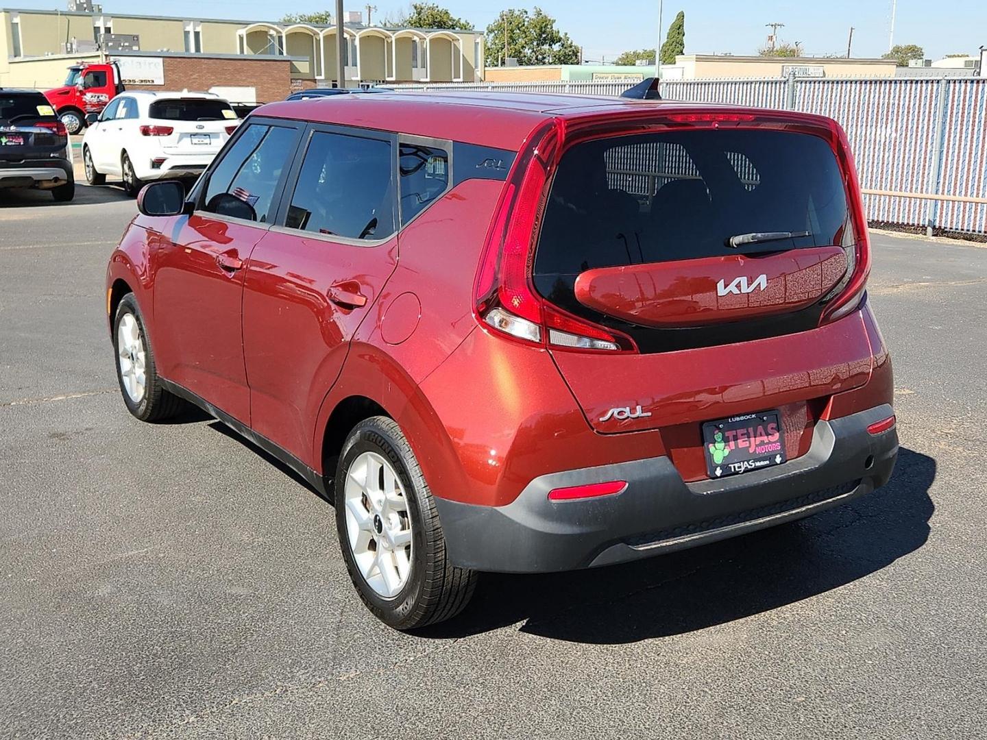 2022 ORANGE Kia Soul LX (KNDJ23AU1N7) with an 2L I-4 DOHC, D-CVVT variable valve control, regular unleaded, engine with 147HP engine, located at 4110 Avenue Q, Lubbock, 79412, 33.556553, -101.855820 - 10/10/2025 KEY IN ENVELOPE GOD - Photo#2