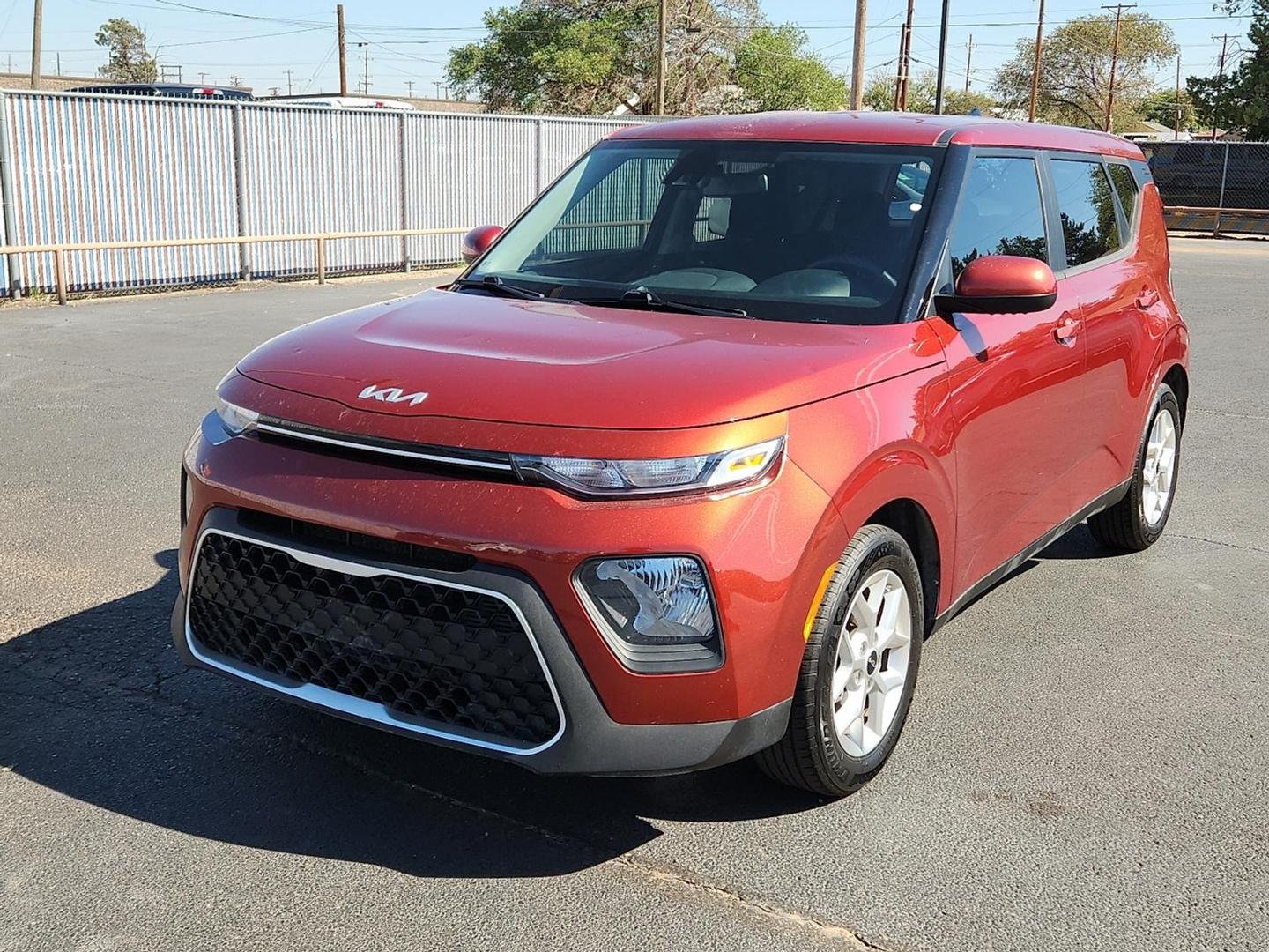 2022 ORANGE Kia Soul LX (KNDJ23AU1N7) with an 2L I-4 DOHC, D-CVVT variable valve control, regular unleaded, engine with 147HP engine, located at 4110 Avenue Q, Lubbock, 79412, 33.556553, -101.855820 - 10/10/2025 KEY IN ENVELOPE GOD - Photo#3