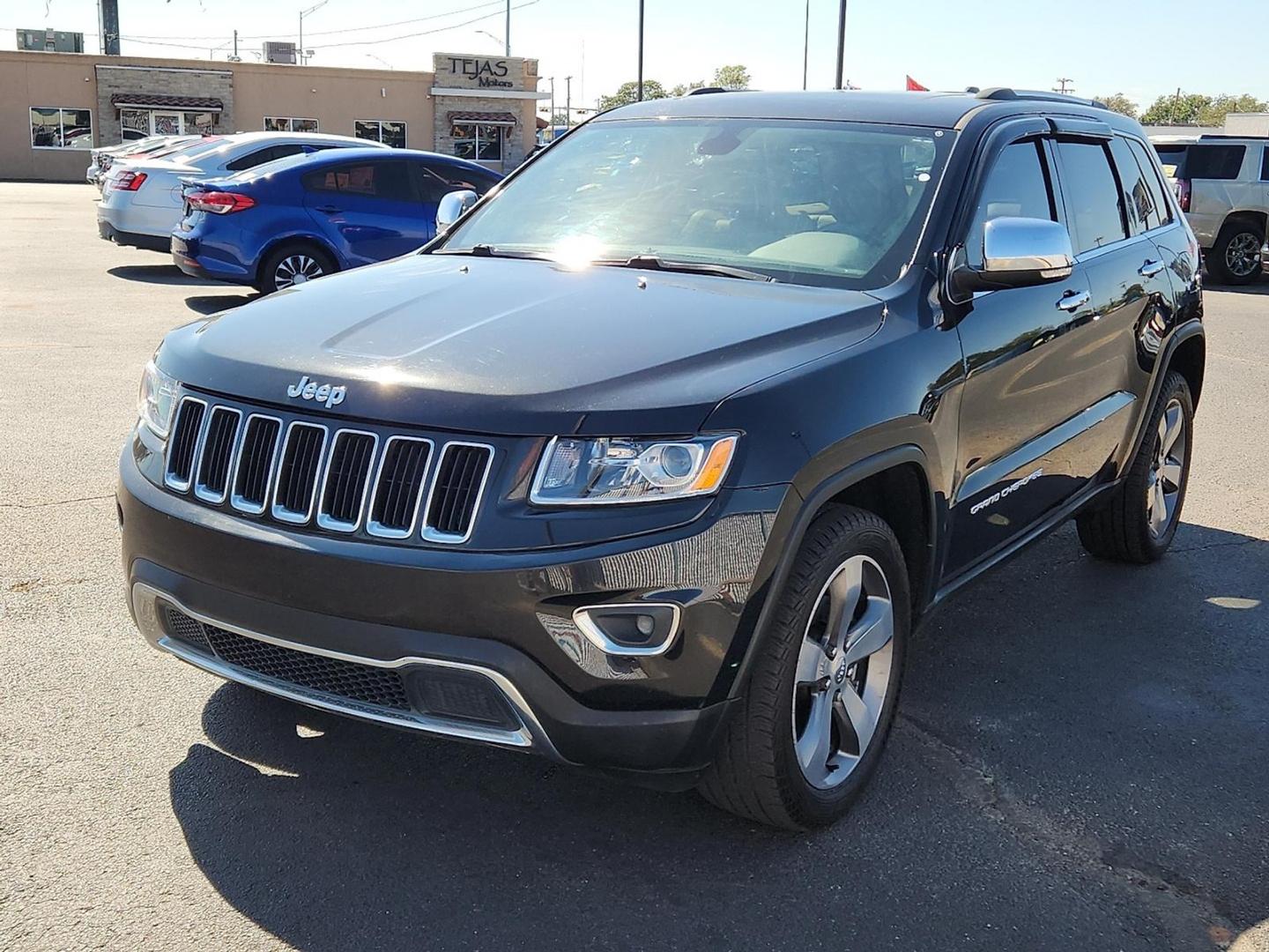 2015 BLACK Jeep Grand Cherokee Limited (1C4RJEBG0FC) with an 3.6L V-6 DOHC, variable valve control, regular unleaded, engine with 290HP engine, located at 4110 Avenue Q, Lubbock, 79412, 33.556553, -101.855820 - Photo#3