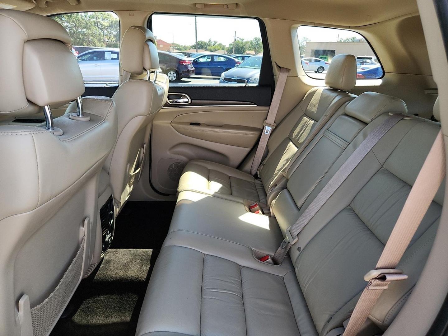 2015 BLACK Jeep Grand Cherokee Limited (1C4RJEBG0FC) with an 3.6L V-6 DOHC, variable valve control, regular unleaded, engine with 290HP engine, located at 4110 Avenue Q, Lubbock, 79412, 33.556553, -101.855820 - Photo#5