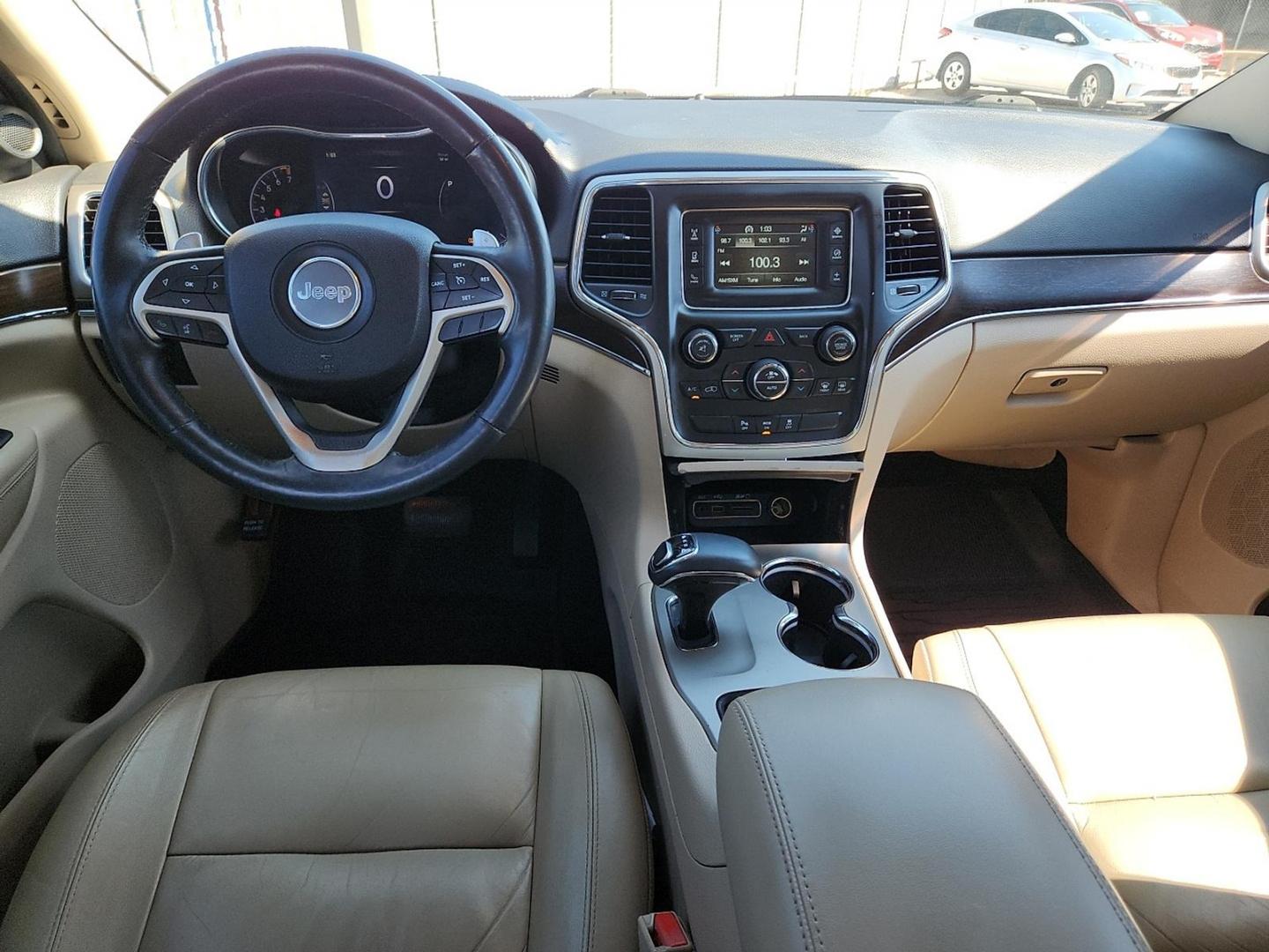 2015 BLACK Jeep Grand Cherokee Limited (1C4RJEBG0FC) with an 3.6L V-6 DOHC, variable valve control, regular unleaded, engine with 290HP engine, located at 4110 Avenue Q, Lubbock, 79412, 33.556553, -101.855820 - Photo#6