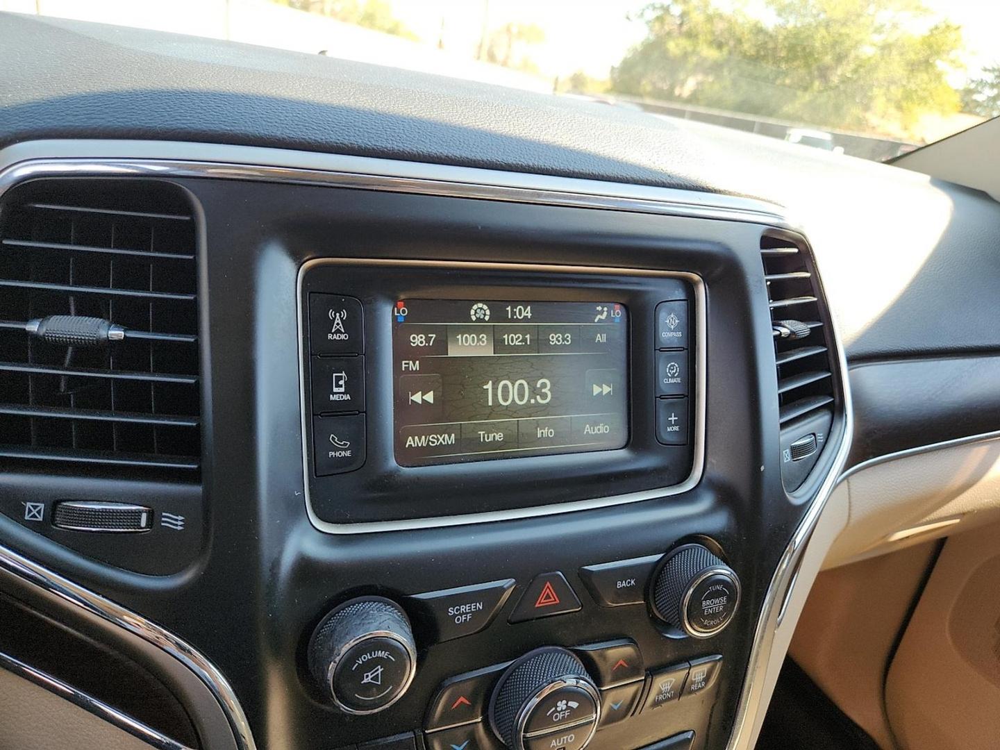 2015 BLACK Jeep Grand Cherokee Limited (1C4RJEBG0FC) with an 3.6L V-6 DOHC, variable valve control, regular unleaded, engine with 290HP engine, located at 4110 Avenue Q, Lubbock, 79412, 33.556553, -101.855820 - Photo#9
