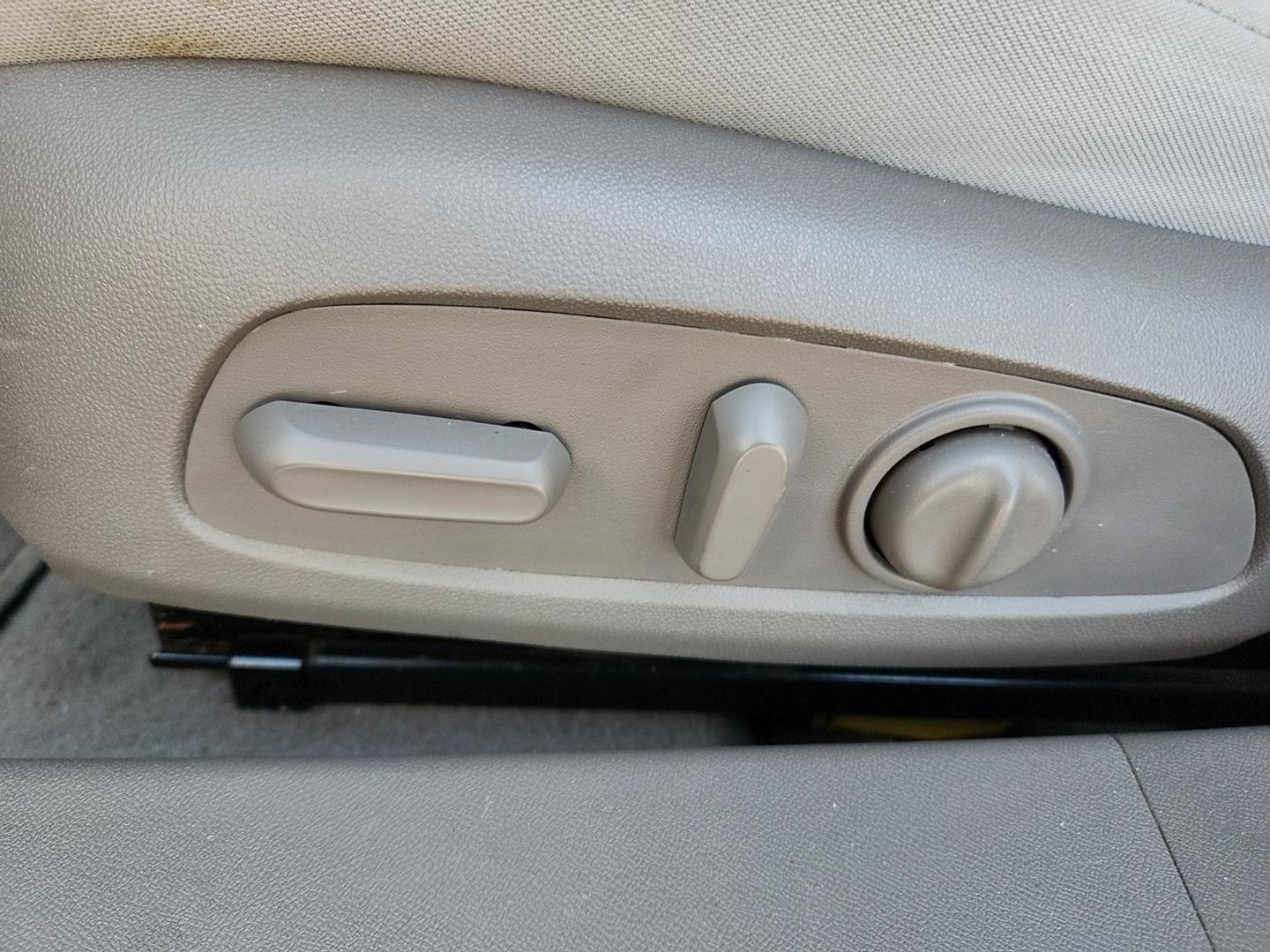 2021 WHITE Chevrolet Malibu FWD LT (1G1ZD5ST5MF) with an ECOTEC 1.5L I-4 gasoline direct injection, DOHC, VVT variable valve control, intercooled turbo, regular unleaded, engine with 160HP engine, located at 4110 Avenue Q, Lubbock, 79412, 33.556553, -101.855820 - Photo#7