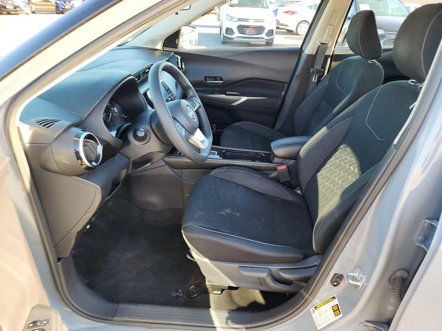 2024 GRAY Nissan Kicks SV Xtronic CVT (3N1CP5CV3RL) with an 1.6L I-4 DOHC, CVTCS variable valve control, regular unleaded, engine with 122HP engine, located at 4110 Avenue Q, Lubbock, 79412, 33.556553, -101.855820 - 11/04/2025 KEY IN ENVELOPE GOD - Photo#6