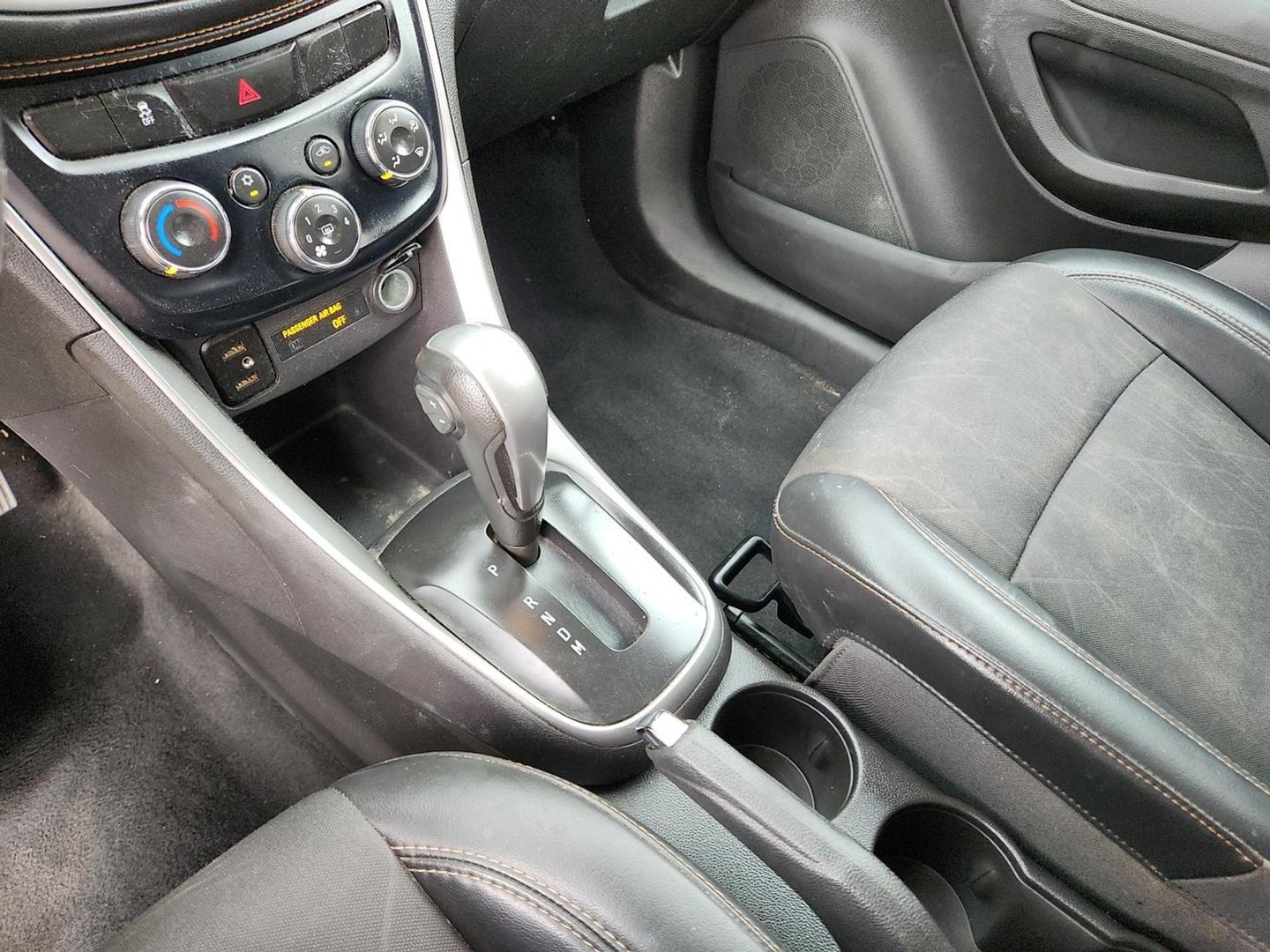 2019 WHITE Chevrolet Trax LT (3GNCJLSBXKL) with an Ecotec 1.4L I-4 DOHC, variable valve control, intercooled turbo, regular unleaded, engine with 138HP engine, located at 4110 Avenue Q, Lubbock, 79412, 33.556553, -101.855820 - 10/28/2025 DUPLICATE PROXY HS - Photo#11