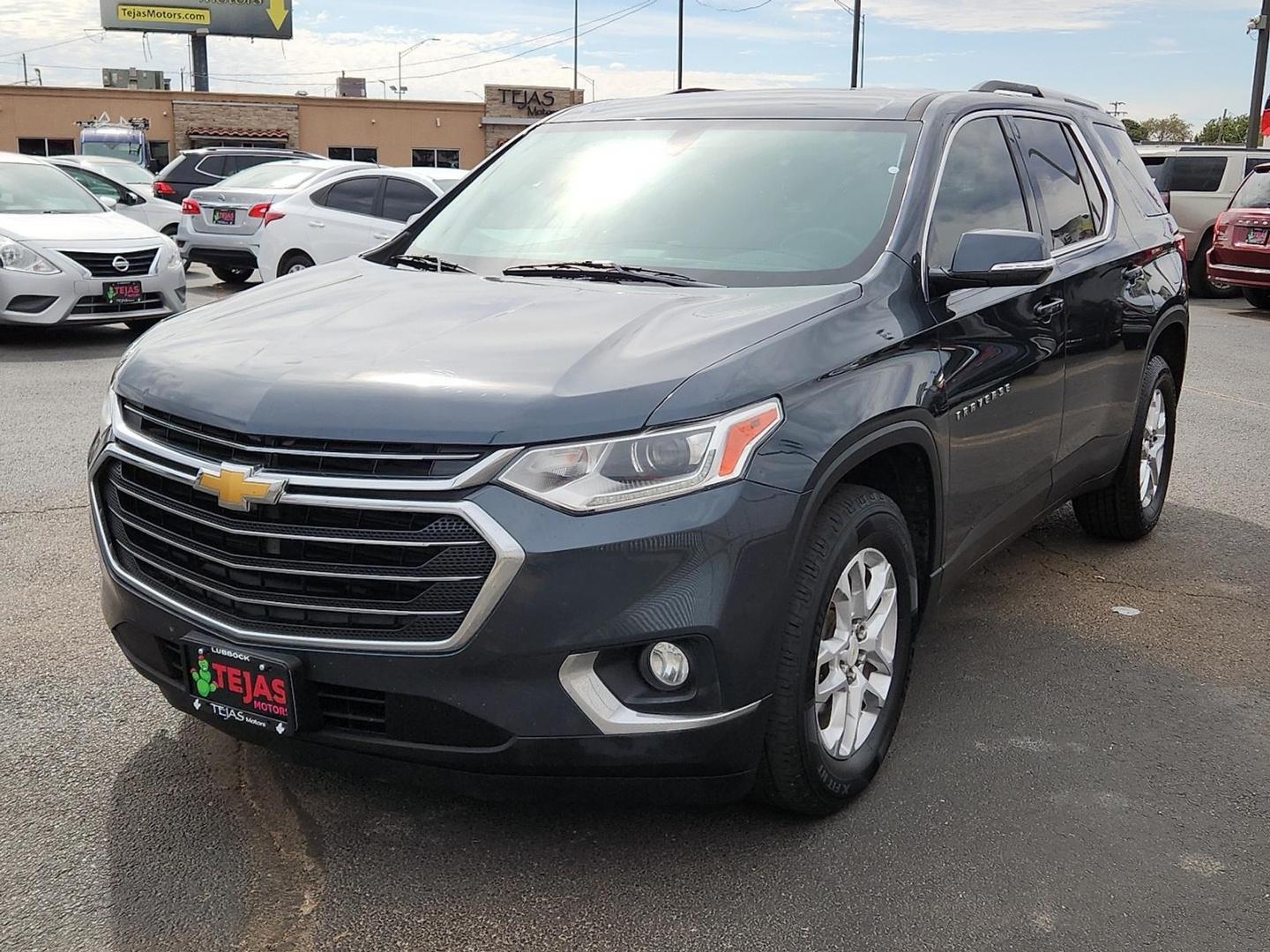 2018 GRAY /Jet Black - H0U Chevrolet Traverse 1LT (1GNERGKW0JJ) with an 3.6L V-6 gasoline direct injection, DOHC, VVT variable valve control, regular unleaded, eng9ine with 310HP engine, located at 4110 Avenue Q, Lubbock, 79412, 33.556553, -101.855820 - Photo#3