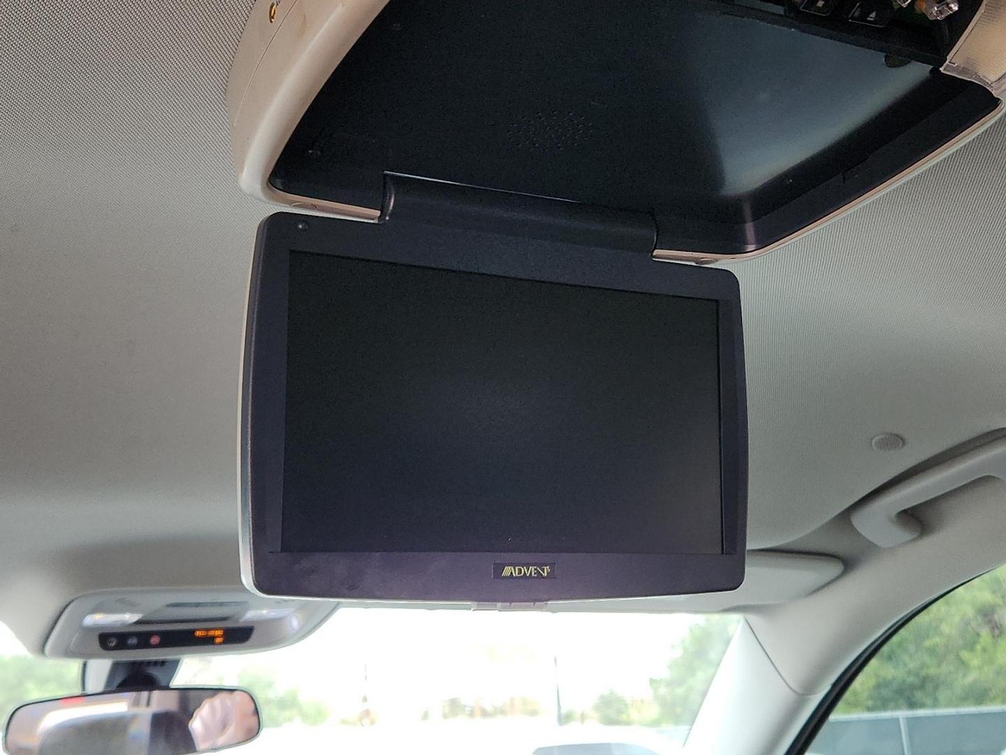 2018 GRAY /Jet Black - H0U Chevrolet Traverse 1LT (1GNERGKW0JJ) with an 3.6L V-6 gasoline direct injection, DOHC, VVT variable valve control, regular unleaded, eng9ine with 310HP engine, located at 4110 Avenue Q, Lubbock, 79412, 33.556553, -101.855820 - Photo#5