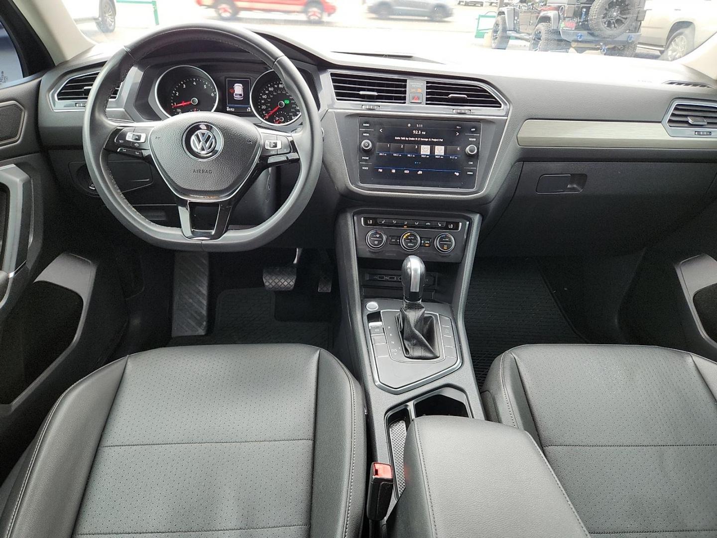 2020 Deep Black Pearl - 2T2T /Titan Black - BV Volkswagen Tiguan 2.0T SE (3VV3B7AX0LM) with an 2L I-4 gasoline direct injection, DOHC, variable valve control, intercooled turbo, regular unleaded, engine with 184HP engine, located at 4110 Avenue Q, Lubbock, 79412, 33.556553, -101.855820 - Photo#5