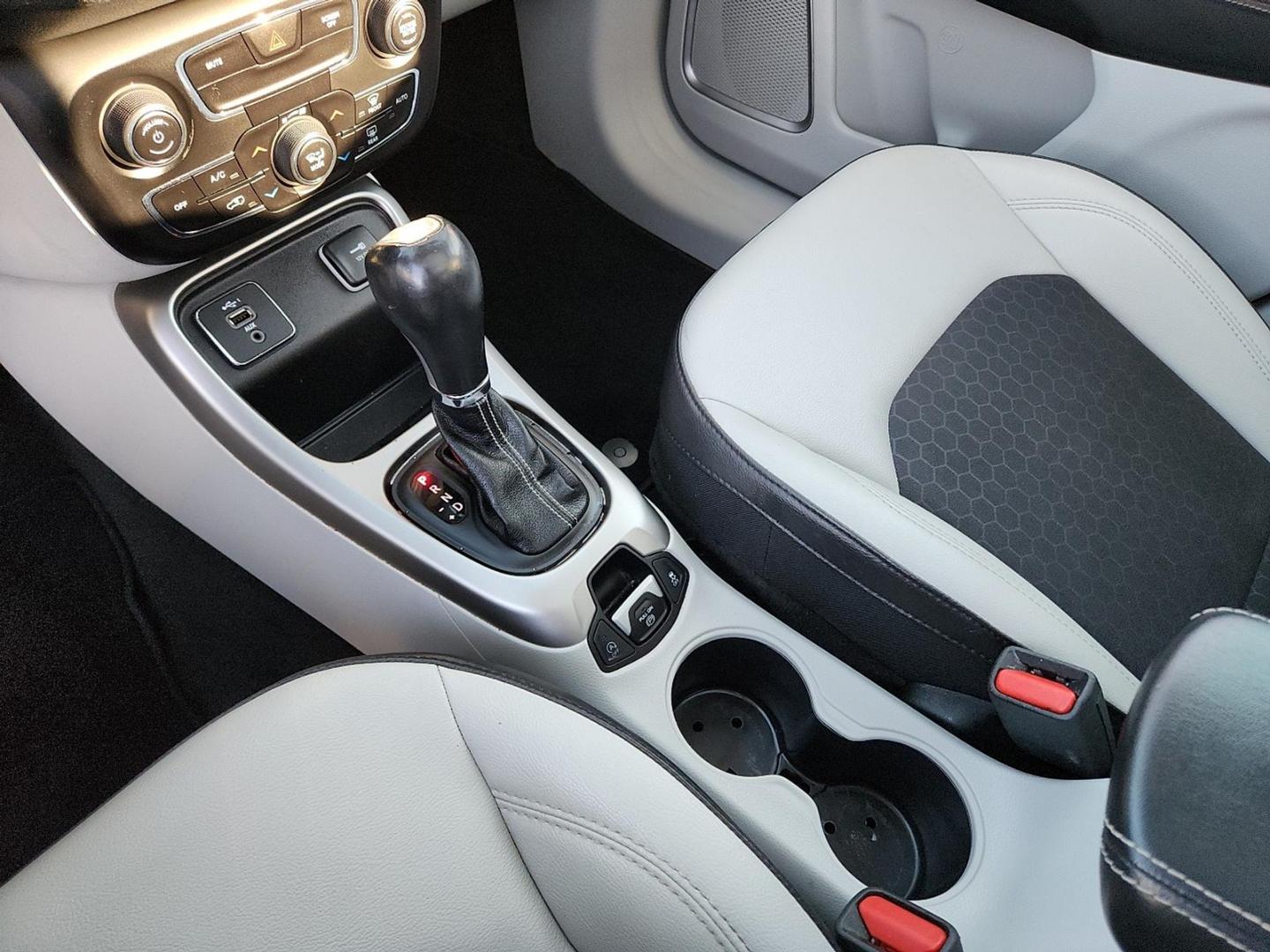 2019 SILVER Jeep Compass Sun and Wheel FWD (3C4NJCBB1KT) with an 2.4L I-4 variable valve control, regular unleaded, engine with 180HP engine, located at 4110 Avenue Q, Lubbock, 79412, 33.556553, -101.855820 - Photo#10