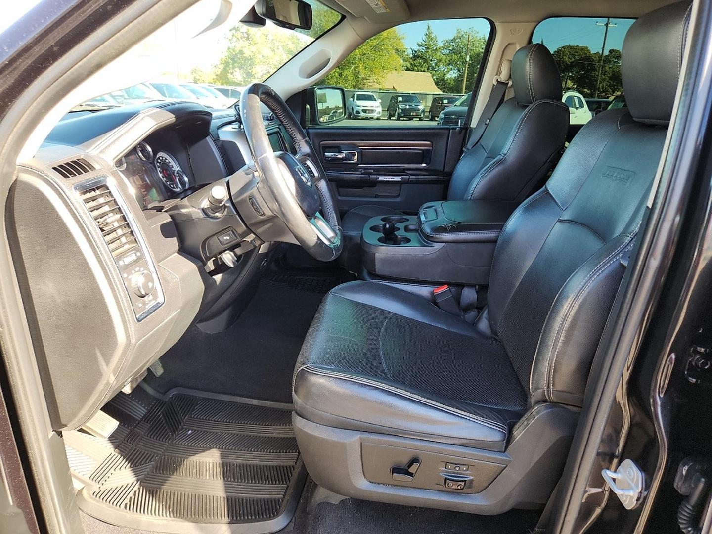 2017 BLACK Ram 1500 Laramie Quad Cab 4x2 6'4" Box (1C6RR6JT9HS) with an HEMI 5.7L V-8 variable valve control, regular unleaded, engine with cylinder deactivation and 395HP engine, located at 4110 Avenue Q, Lubbock, 79412, 33.556553, -101.855820 - 11/04/2025 KEY IN ENVELOPE GOD - Photo#6