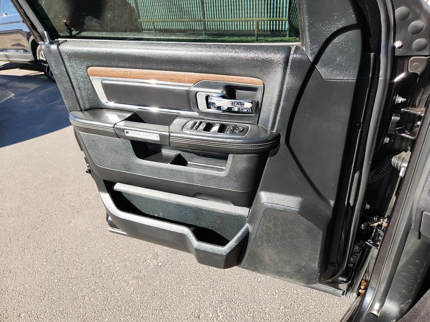 2017 BLACK Ram 1500 Laramie Quad Cab 4x2 6'4" Box (1C6RR6JT9HS) with an HEMI 5.7L V-8 variable valve control, regular unleaded, engine with cylinder deactivation and 395HP engine, located at 4110 Avenue Q, Lubbock, 79412, 33.556553, -101.855820 - 11/04/2025 KEY IN ENVELOPE GOD - Photo#7