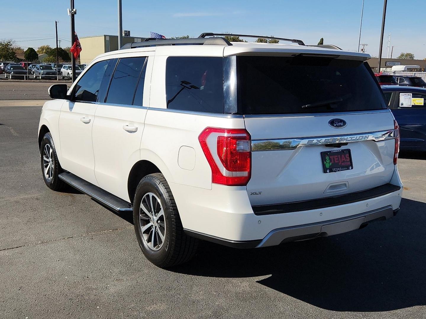 2018 WHITE Ford Expedition XLT (1FMJU1HT5JE) with an EcoBoost 3.5L V-6 gasoline direct injection, DOHC, variable valve control, twin turbo, regular unleaded, engine with 375HP engine, located at 4110 Avenue Q, Lubbock, 79412, 33.556553, -101.855820 - 11/04/2025 KEY IN ENVELOPE GOD - Photo#2