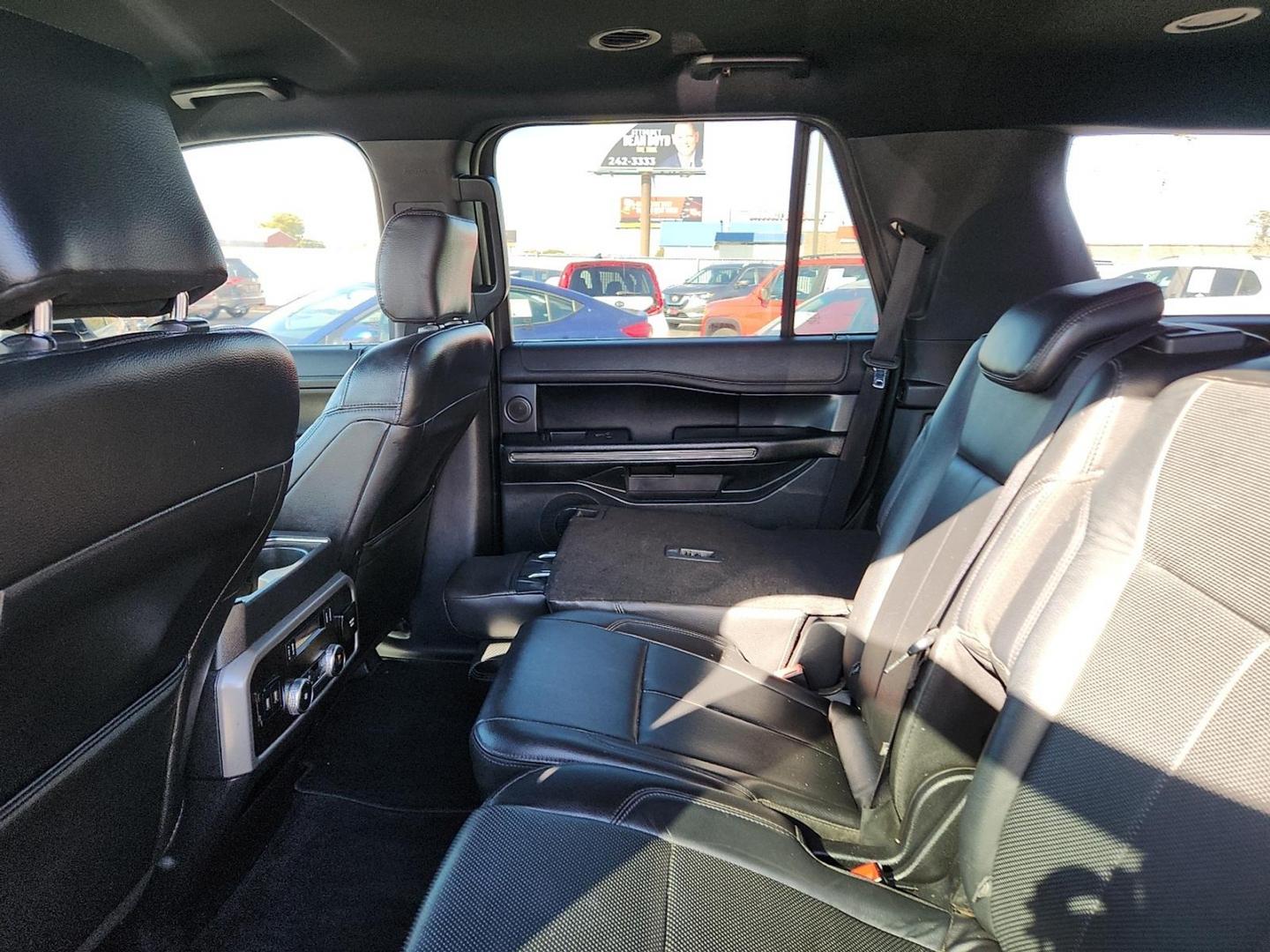 2018 WHITE Ford Expedition XLT (1FMJU1HT5JE) with an EcoBoost 3.5L V-6 gasoline direct injection, DOHC, variable valve control, twin turbo, regular unleaded, engine with 375HP engine, located at 4110 Avenue Q, Lubbock, 79412, 33.556553, -101.855820 - 11/04/2025 KEY IN ENVELOPE GOD - Photo#4