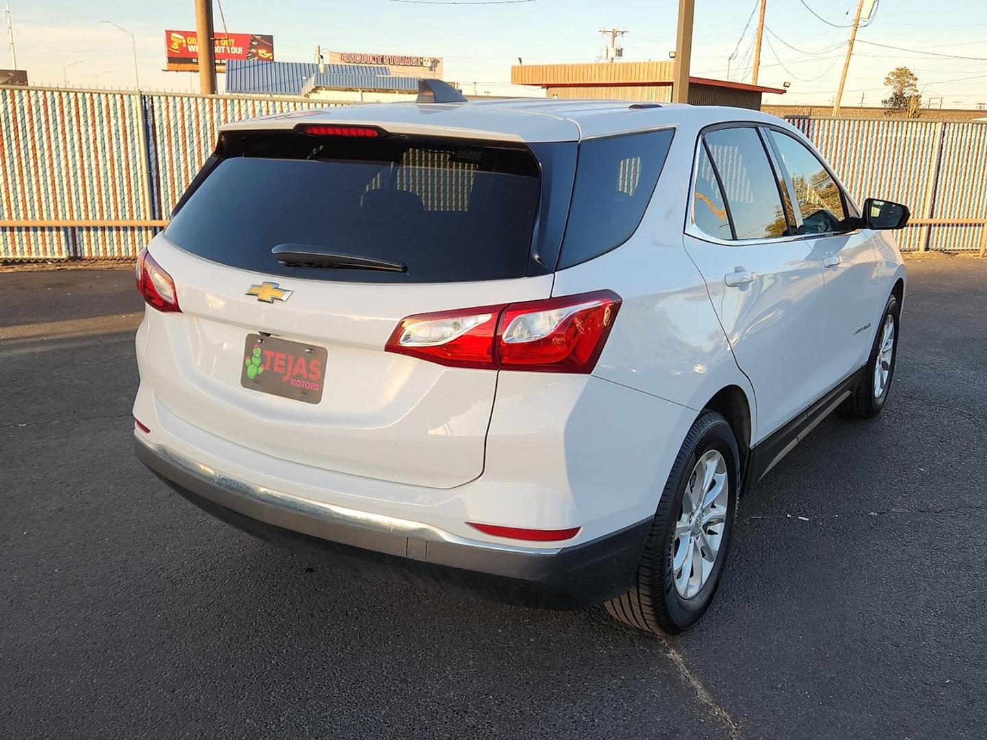 2018 WHITE Chevrolet Equinox LT (2GNAXJEV6J6) with an 1.5L I-4 gasoline direct injection, DOHC, VVT variable valve control, intercooled turbo, regular unleaded, engine with 170HP engine, located at 4110 Avenue Q, Lubbock, 79412, 33.556553, -101.855820 - 11/07/2025 KEY IN ENVELOPE GOD - Photo#1