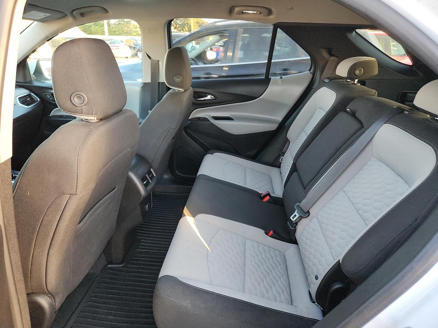 2018 WHITE Chevrolet Equinox LT (2GNAXJEV6J6) with an 1.5L I-4 gasoline direct injection, DOHC, VVT variable valve control, intercooled turbo, regular unleaded, engine with 170HP engine, located at 4110 Avenue Q, Lubbock, 79412, 33.556553, -101.855820 - 11/07/2025 KEY IN ENVELOPE GOD - Photo#4