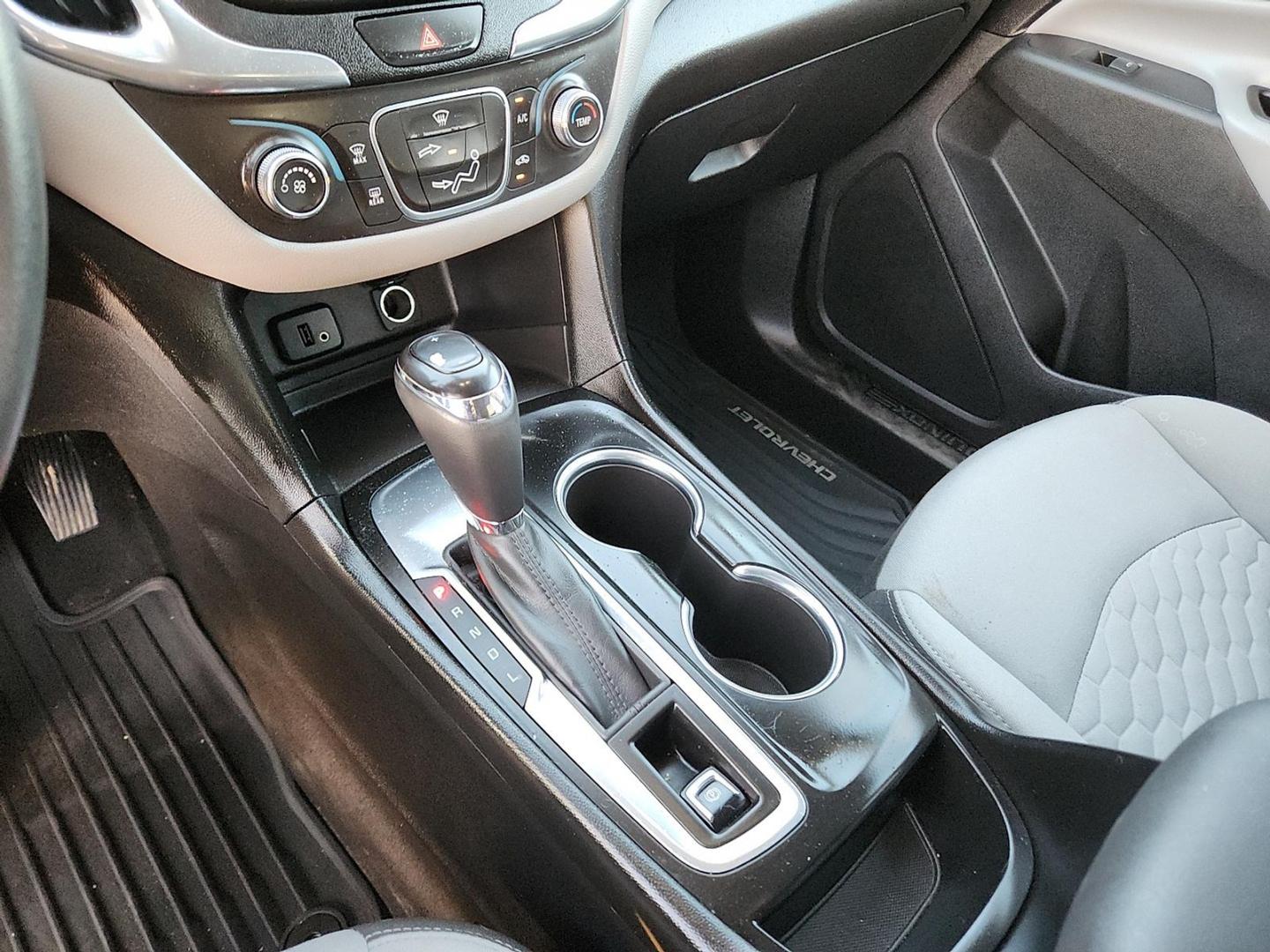 2018 WHITE Chevrolet Equinox LT (2GNAXJEV6J6) with an 1.5L I-4 gasoline direct injection, DOHC, VVT variable valve control, intercooled turbo, regular unleaded, engine with 170HP engine, located at 4110 Avenue Q, Lubbock, 79412, 33.556553, -101.855820 - 11/07/2025 KEY IN ENVELOPE GOD - Photo#11