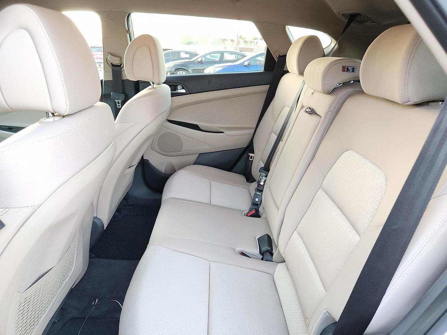 2016 Dazzling White - PDW /Beige - YAK Hyundai Tucson SE (KM8J23A49GU) with an Nu 2L I-4 gasoline direct injection, DOHC, variable valve control, regular unleaded, engine with 164HP engine, located at 4110 Avenue Q, Lubbock, 79412, 33.556553, -101.855820 - Photo#4