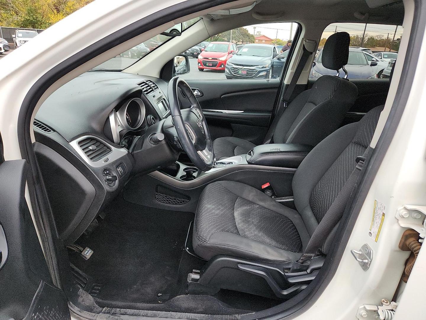 2018 Dodge Journey SE (3C4PDCAB9JT) with an Tigershark MultiAir 2.4L I-4 DOHC, variable valve control, regular unleaded, engine with 173HP engine, located at 4110 Avenue Q, Lubbock, 79412, 33.556553, -101.855820 - 11/19/2025 KEY IN ENVELOPE GOD - Photo#6