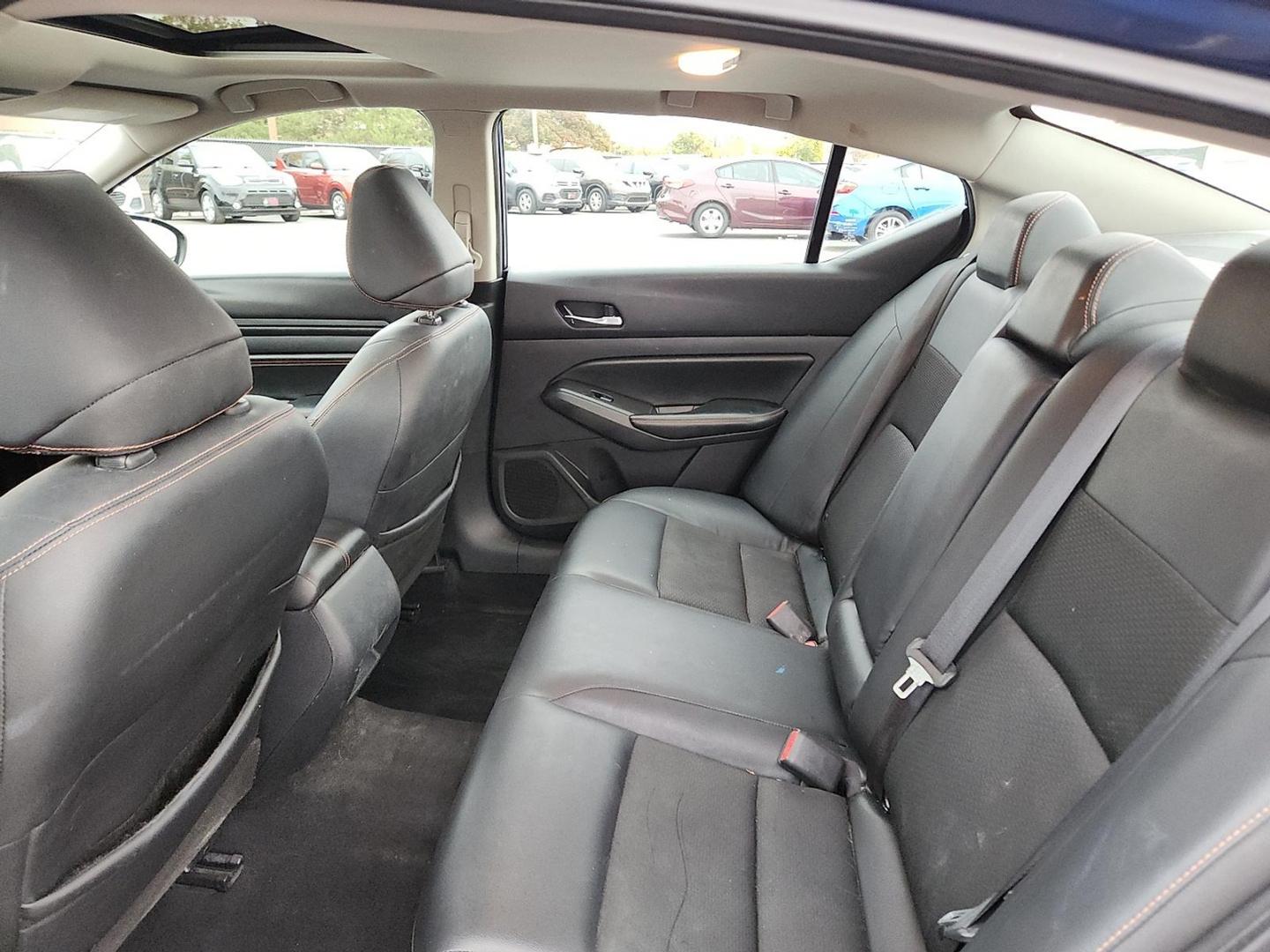 2019 BLUE Nissan Altima 2.5 SR (1N4BL4CV0KC) with an 2.5L I-4 gasoline direct injection, DOHC, CVTCS variable valve control, regular unleaded, engine with 182HP engine, located at 4110 Avenue Q, Lubbock, 79412, 33.556553, -101.855820 - Photo#4