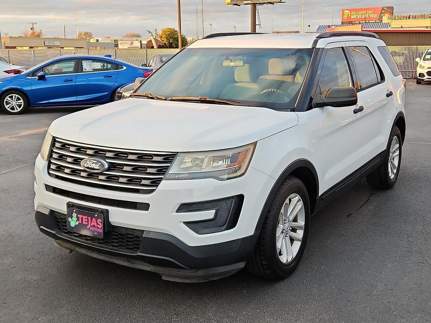 2017 WHITE Ford Explorer (1FM5K7B88HG) with an 3.5L Ti-VCT V6 Flex Fuel Engine engine, located at 4110 Avenue Q, Lubbock, 79412, 33.556553, -101.855820 - Photo#3
