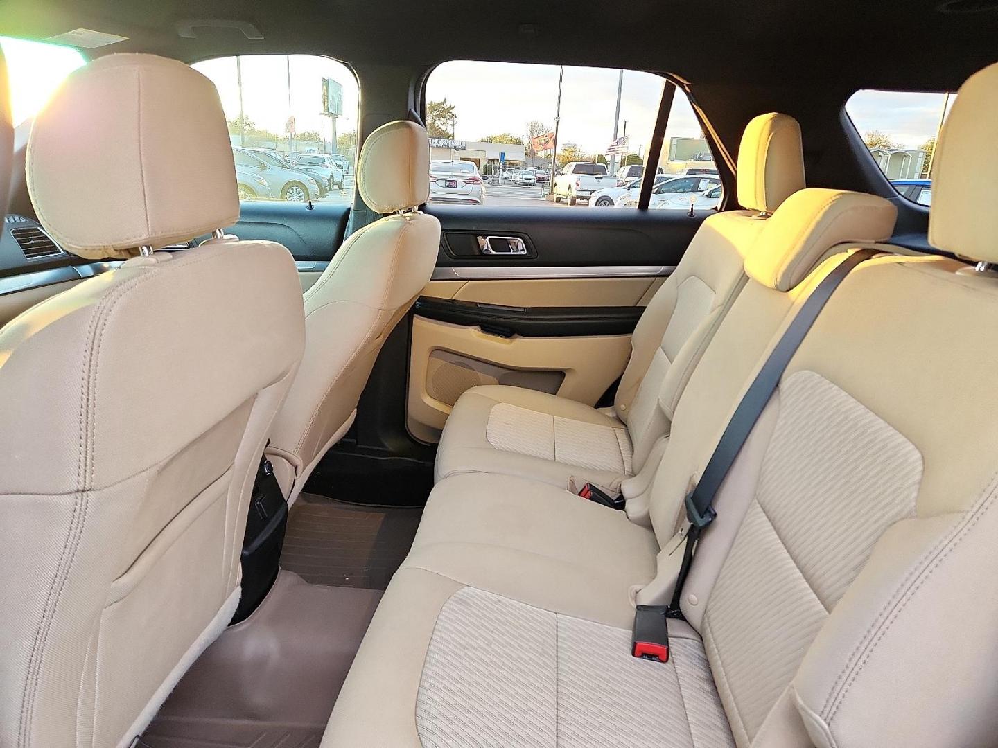 2017 WHITE Ford Explorer (1FM5K7B88HG) with an 3.5L Ti-VCT V6 Flex Fuel Engine engine, located at 4110 Avenue Q, Lubbock, 79412, 33.556553, -101.855820 - Photo#4