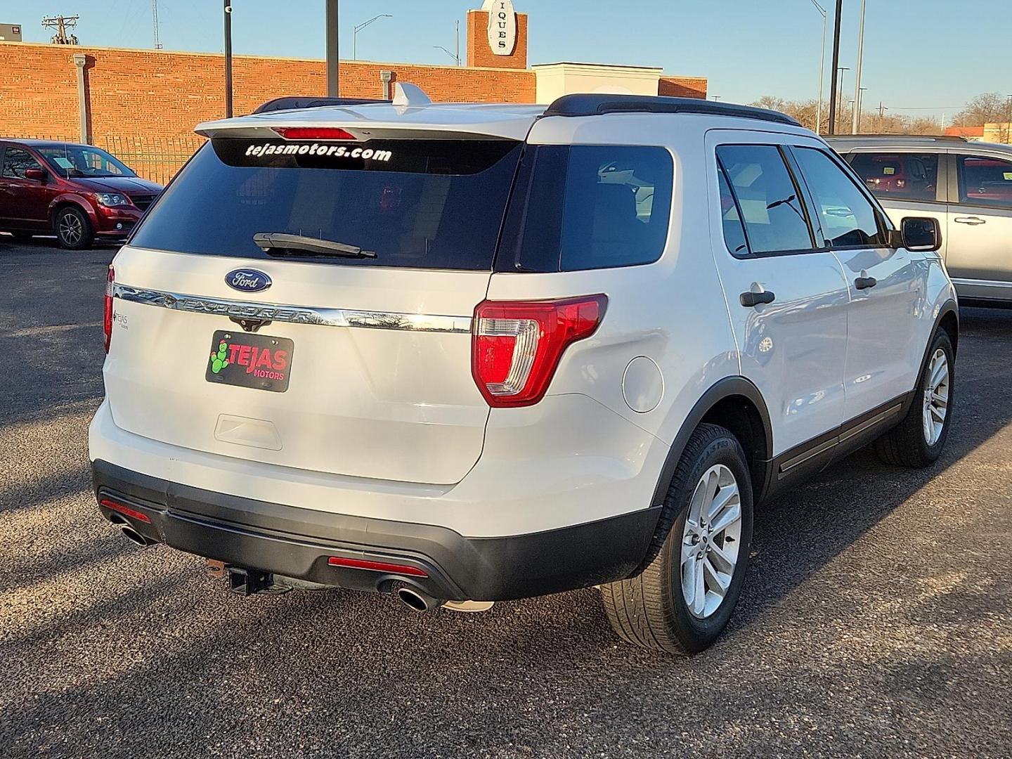 2017 White Ford Explorer (1FM5K7B88HG) with an 3.5L Ti-VCT V6 Flex Fuel Engine engine, located at 4110 Avenue Q, Lubbock, 79412, 33.556553, -101.855820 - Photo#1