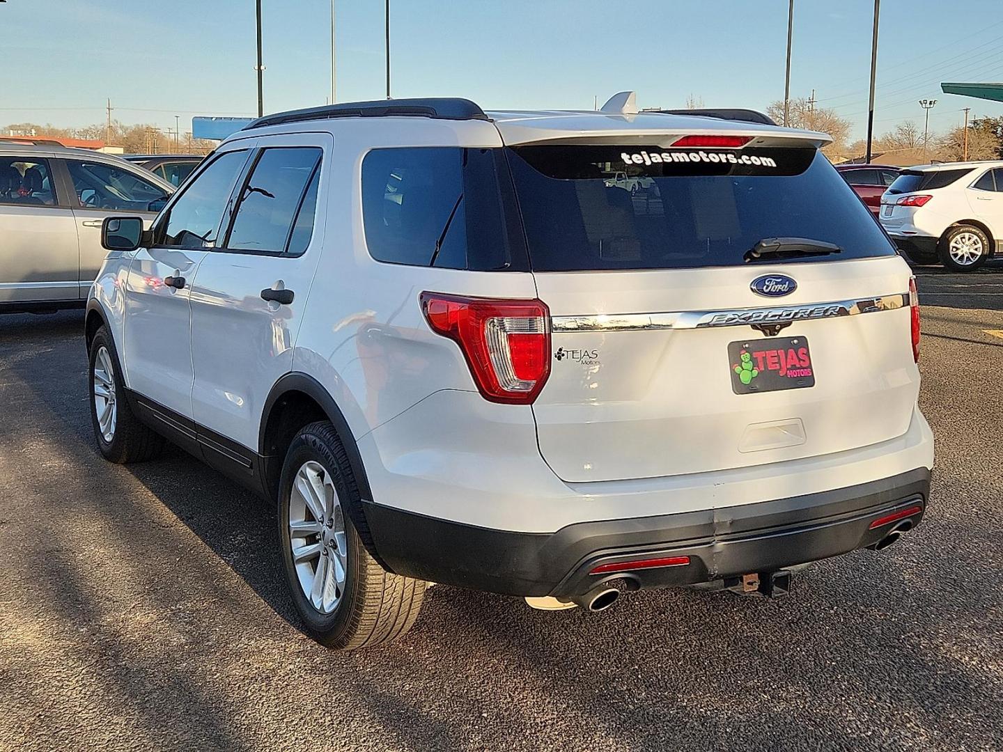 2017 White Ford Explorer (1FM5K7B88HG) with an 3.5L Ti-VCT V6 Flex Fuel Engine engine, located at 4110 Avenue Q, Lubbock, 79412, 33.556553, -101.855820 - Photo#2