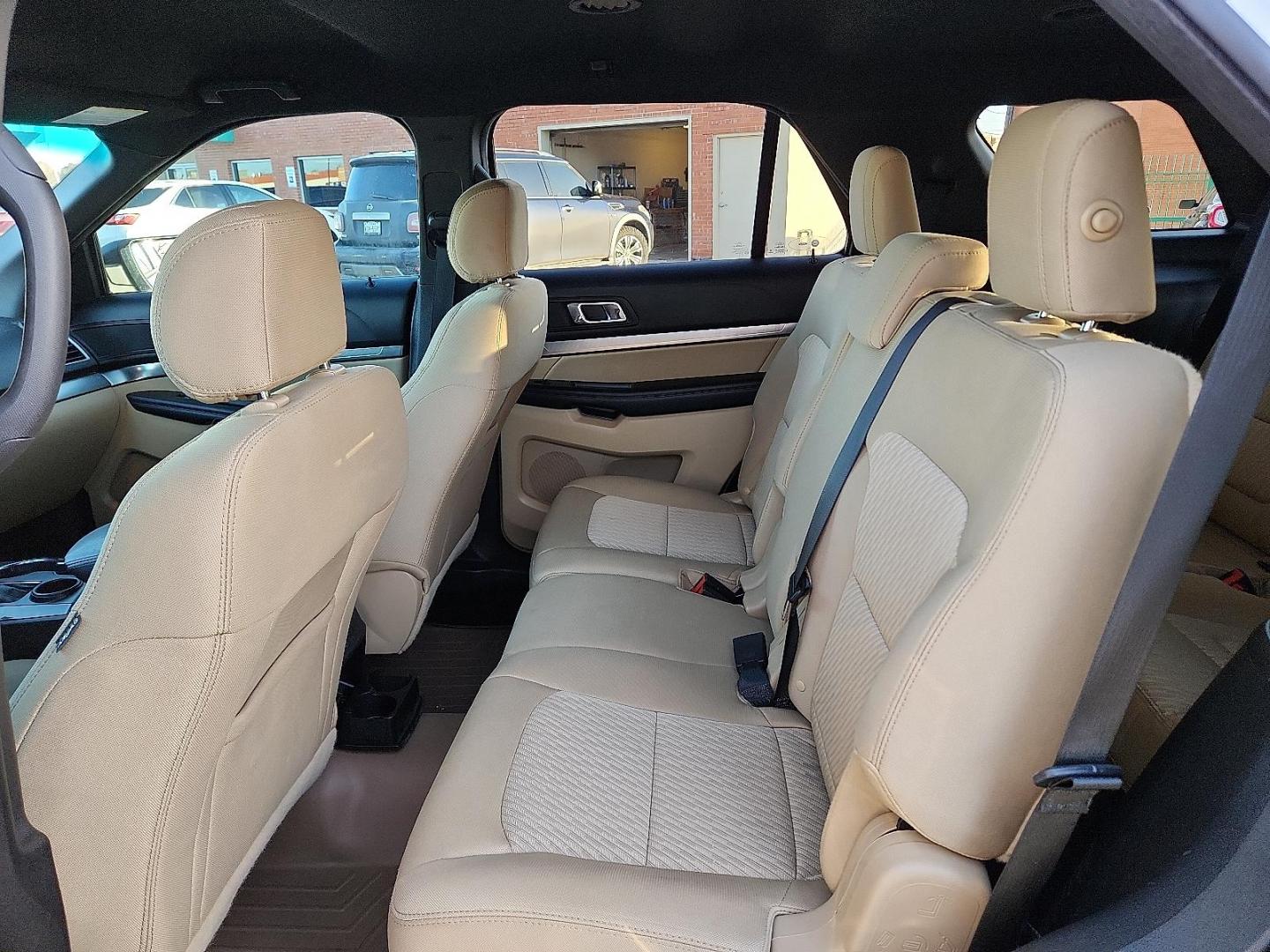 2017 White Ford Explorer (1FM5K7B88HG) with an 3.5L Ti-VCT V6 Flex Fuel Engine engine, located at 4110 Avenue Q, Lubbock, 79412, 33.556553, -101.855820 - Photo#4